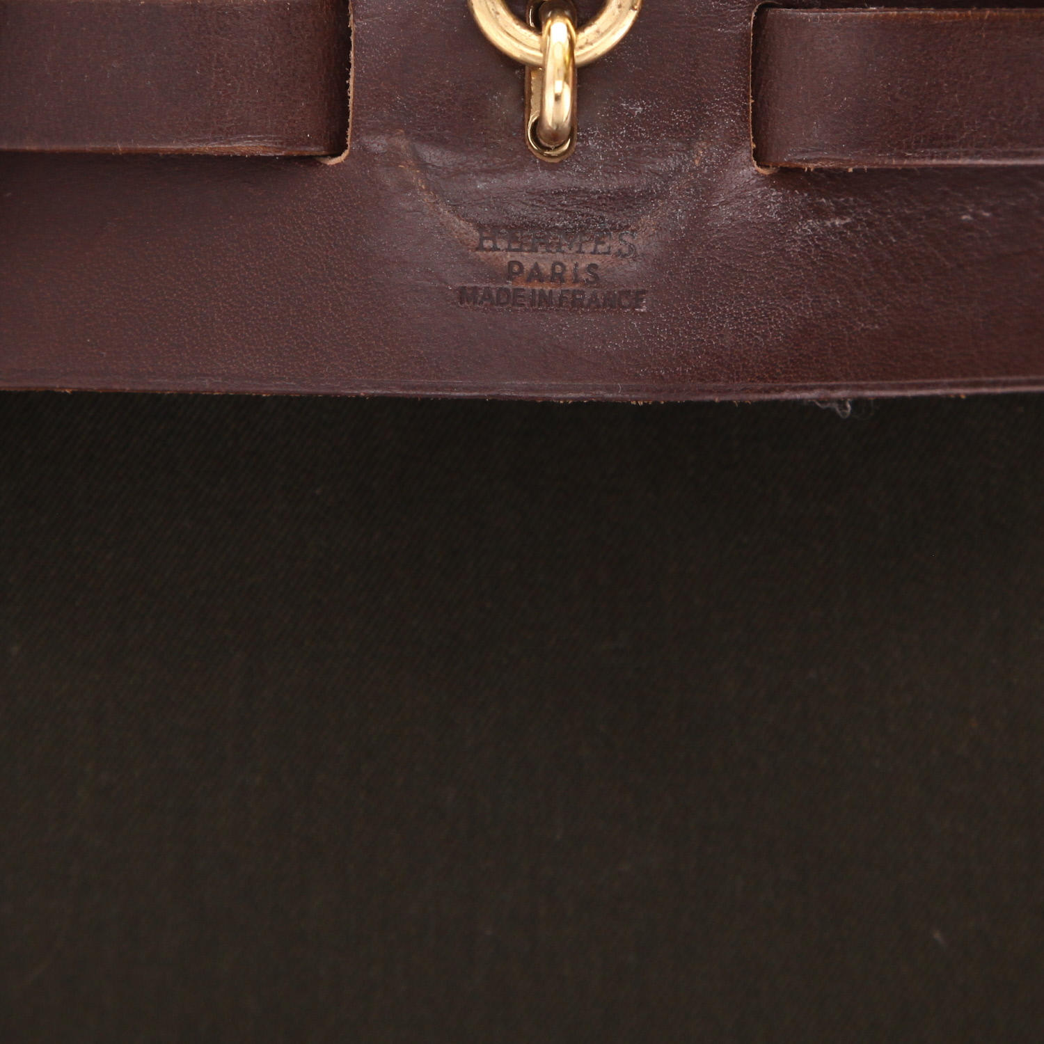 Hermès  Herbag bag worn on the shoulder or carried in the hand  in khaki canvas  and brown leather - Detail D2