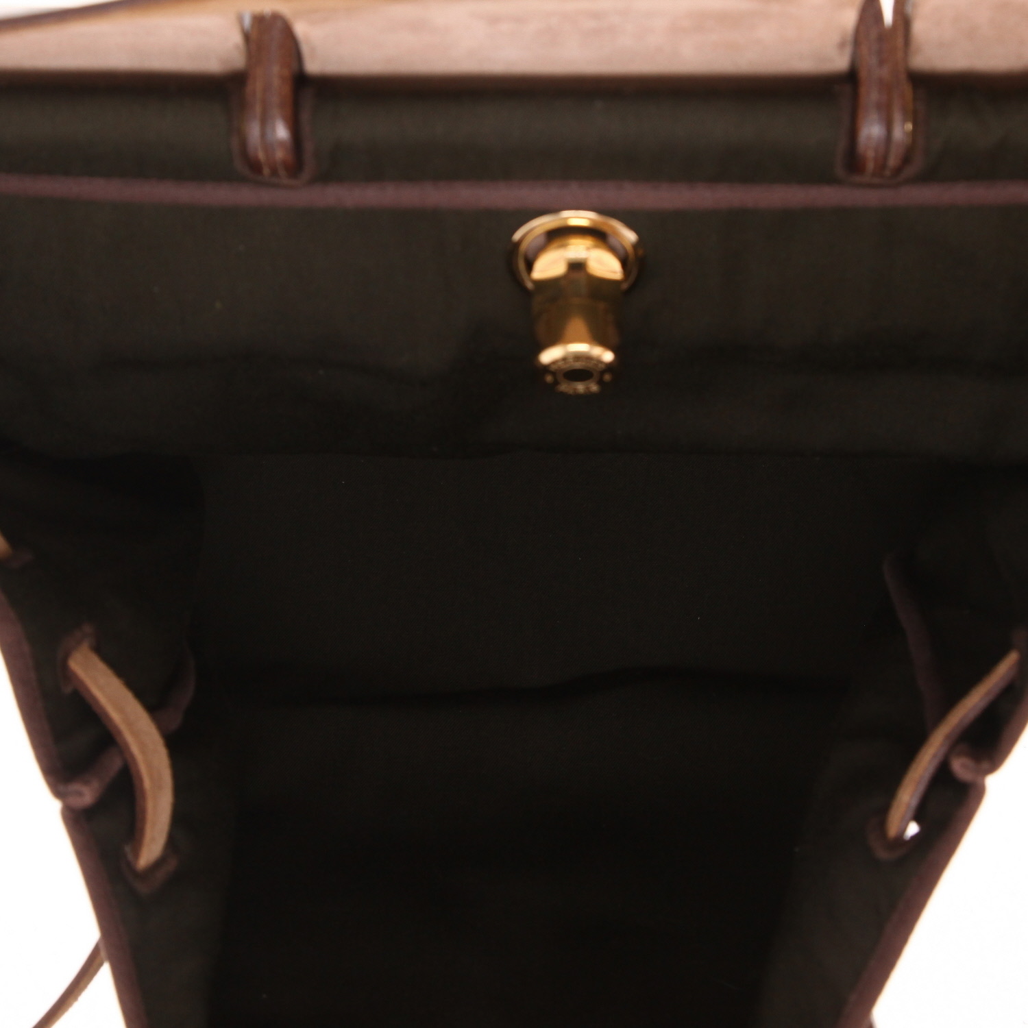 Bolso para llevar al hombro o en la mano Hermès  Herbag en lona caqui y cuero marrón - Detail D3