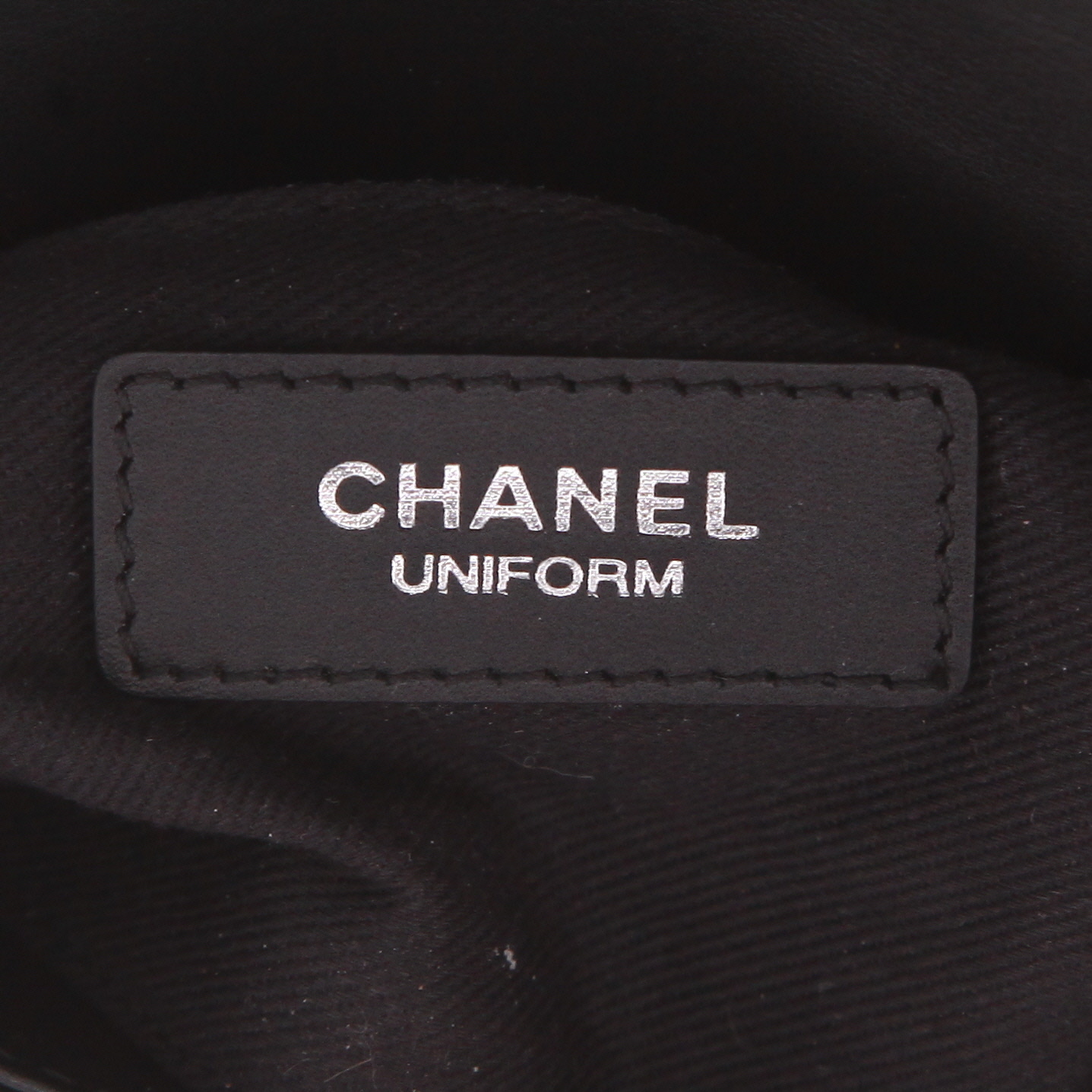 Chanel  Pochette ceinture clutch-belt  in black smooth leather - Detail D2