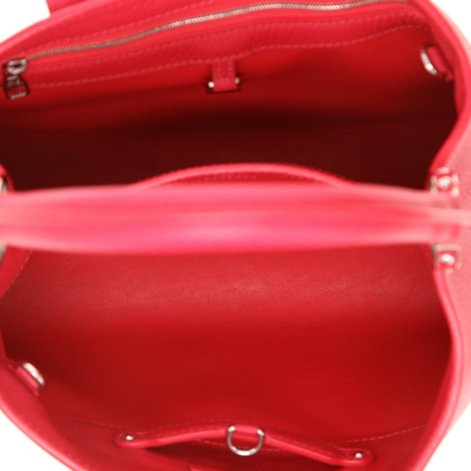 Bolso de mano Louis Vuitton  Capucines MM en cuero granulado rosa - Detail D3