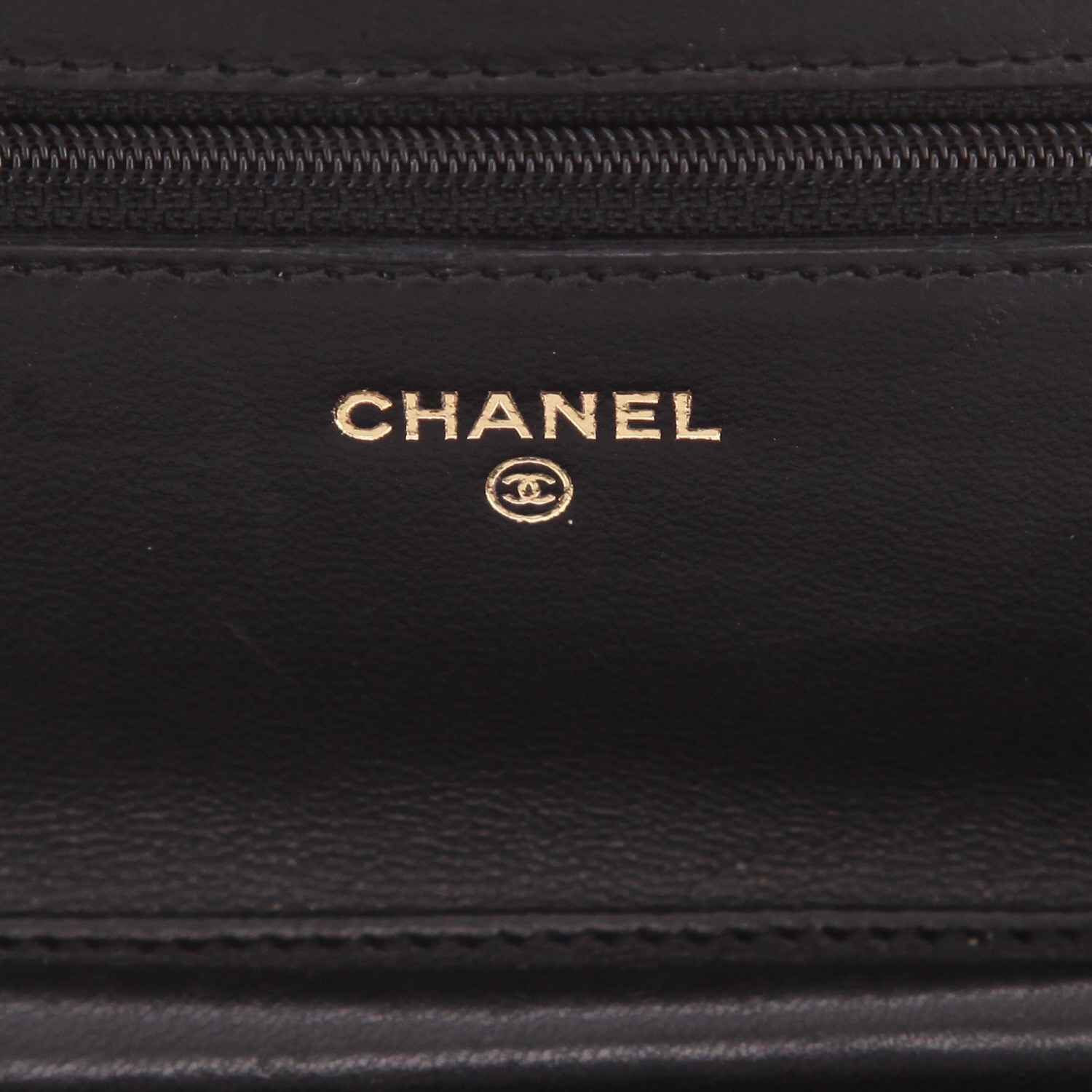 Chanel  Wallet on Chain shoulder bag  in black quilted leather - Detail D2