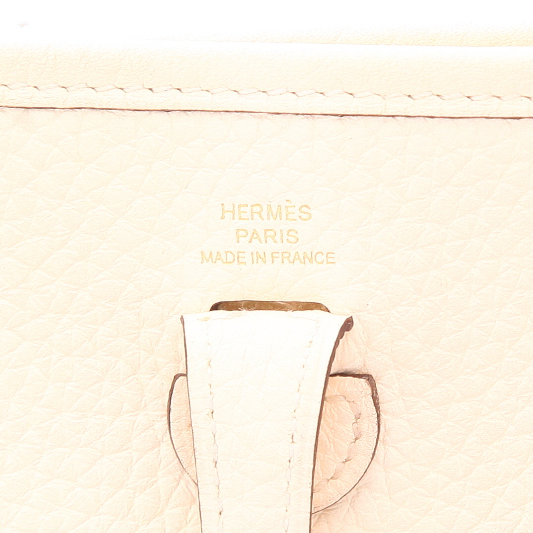 Hermès  Mini Evelyne shoulder bag  in Nata leather taurillon clémence - Detail D2