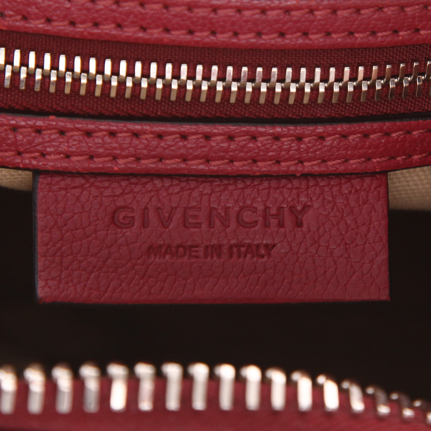 Bolso de mano Givenchy  Antigona en cuero granulado color frambuesa - Detail D2