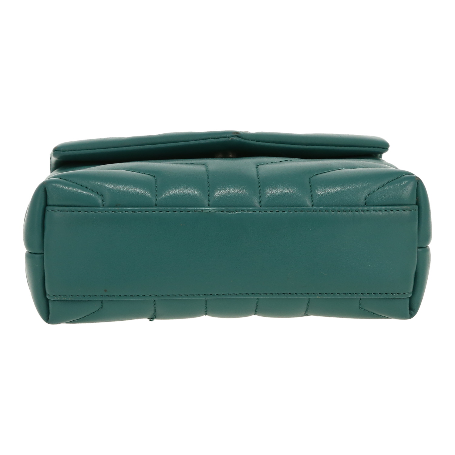 Bolso bandolera Saint Laurent  Loulou modelo pequeño  en cuero acolchado con motivos de espigas verde - Detail D1