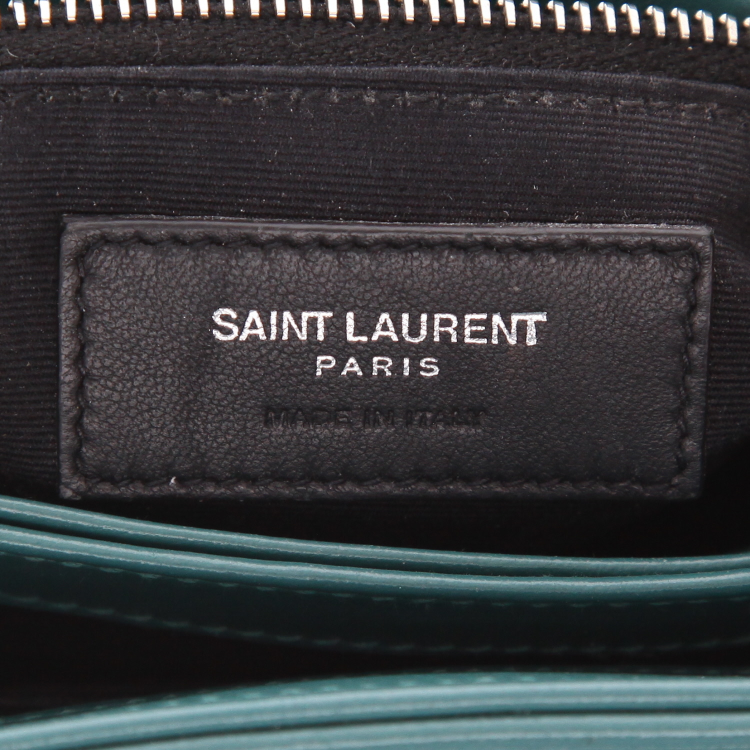 Bolso bandolera Saint Laurent  Loulou modelo pequeño  en cuero acolchado con motivos de espigas verde - Detail D2