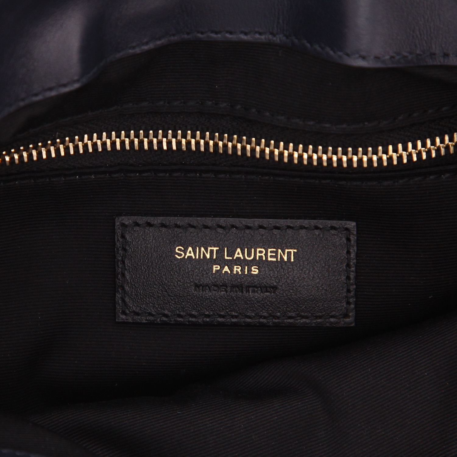 Sac à main Saint Laurent  Loulou en cuir matelassé chevrons bleu-marine - Detail D2