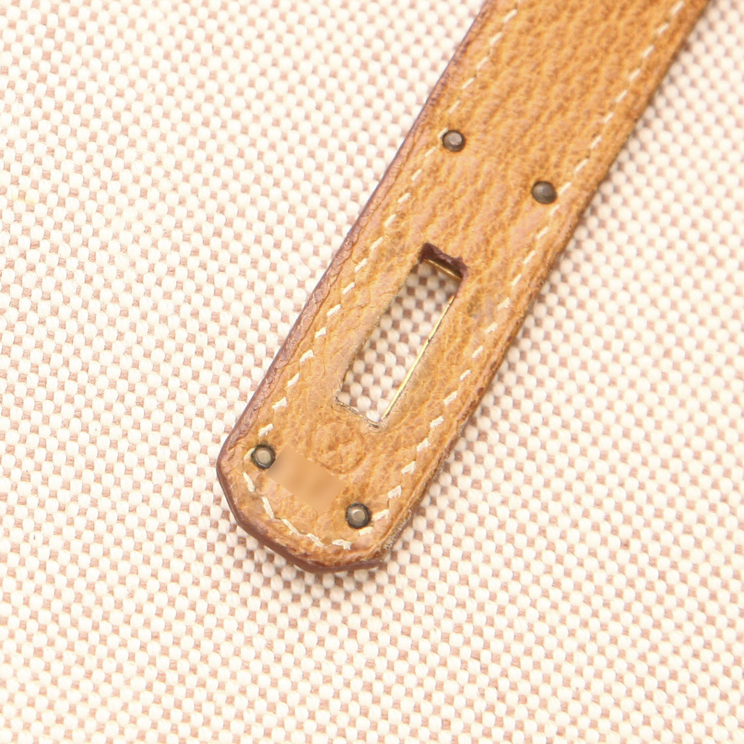 Sac à main Hermès  Kelly 32 cm en toile beige et cuir de Pecari gold - Detail D4