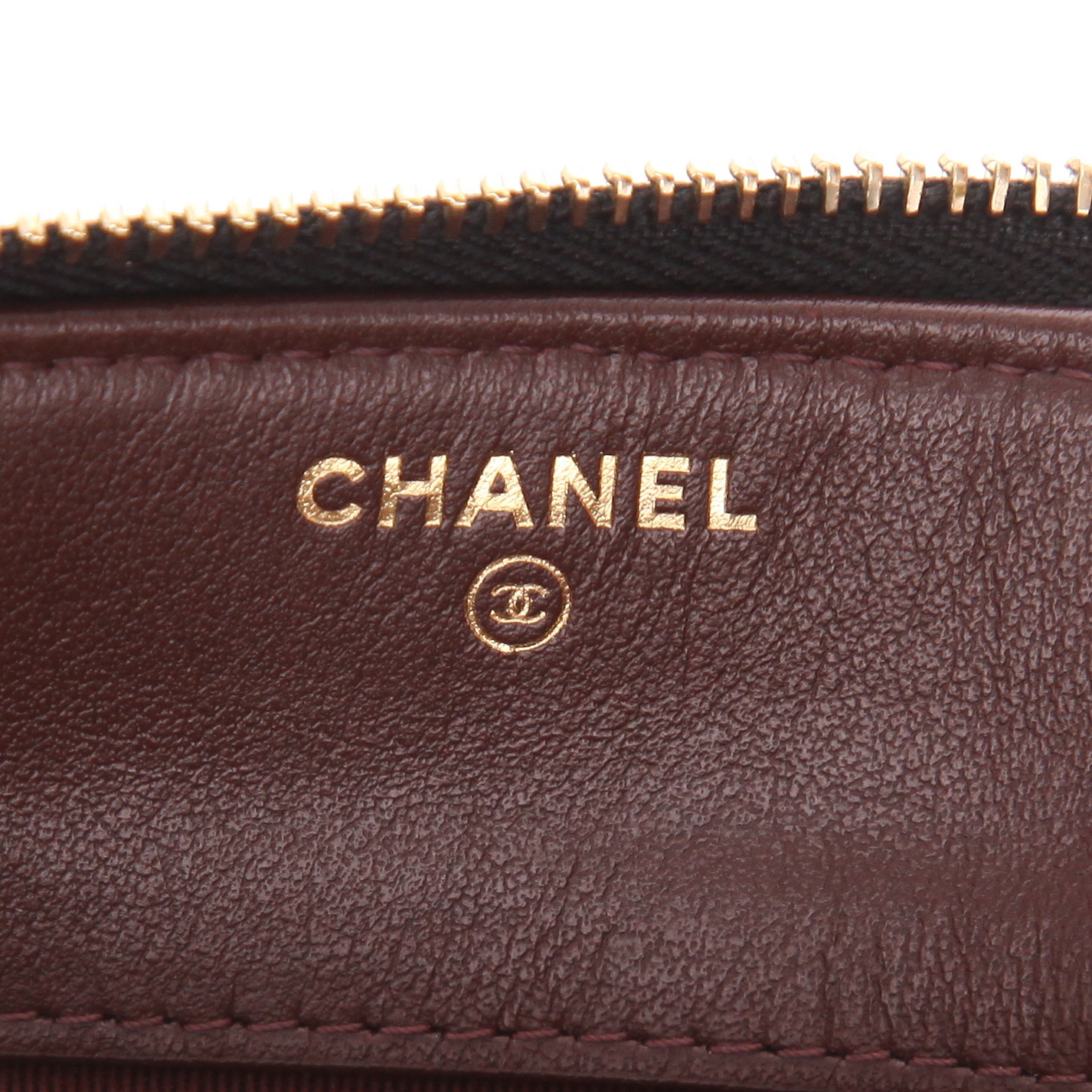 Bolsito de mano Chanel   en cuero granulado acolchado negro - Detail D2