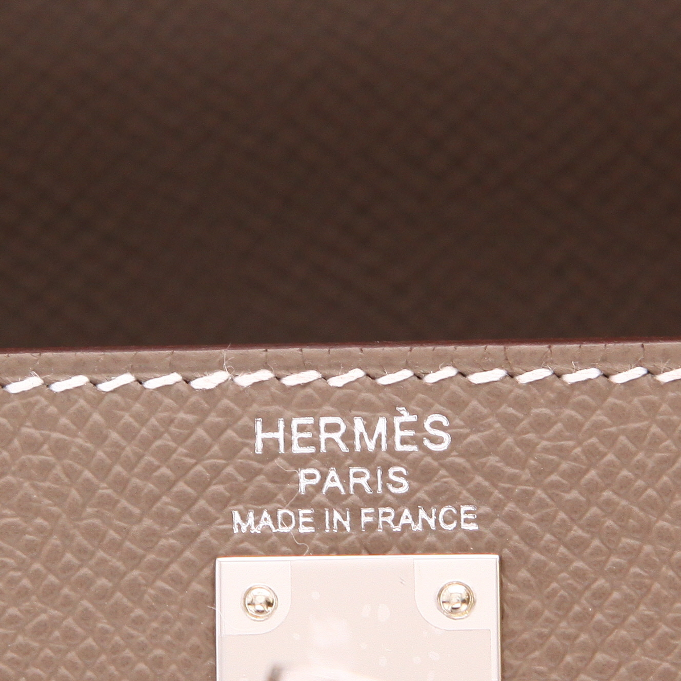 Hermès  Kelly 25 cm handbag  in etoupe epsom leather - Detail D2