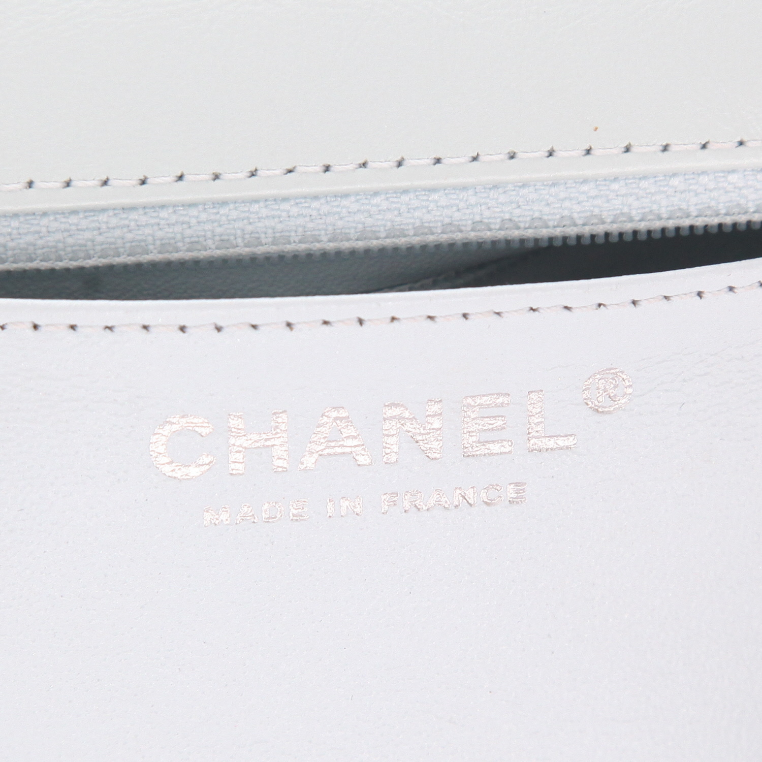 Borsa a tracolla Chanel  2.55 mini  in pelle trapuntata a zigzag Bleu Pale - Detail D2