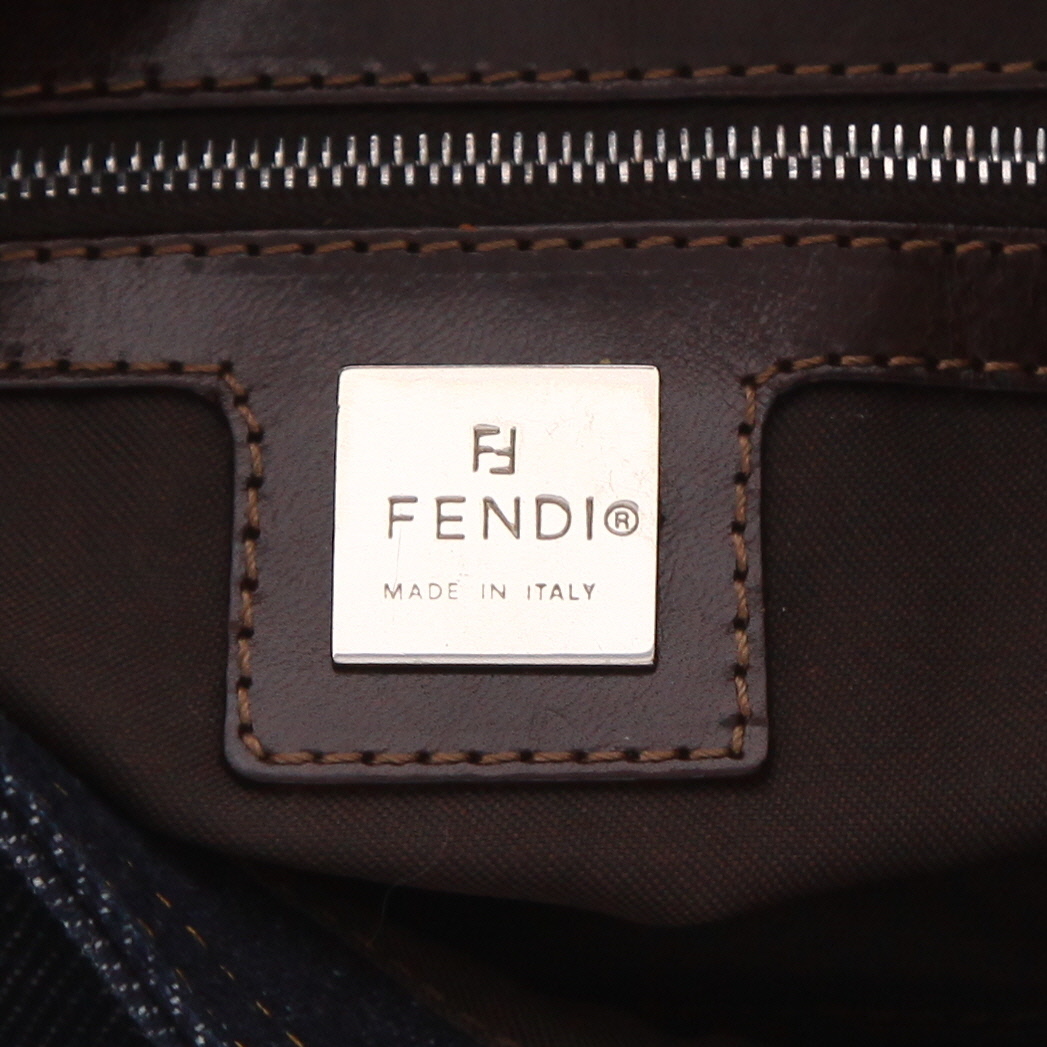 Fendi  Baguette handbag  in blue denim canvas - Detail D2