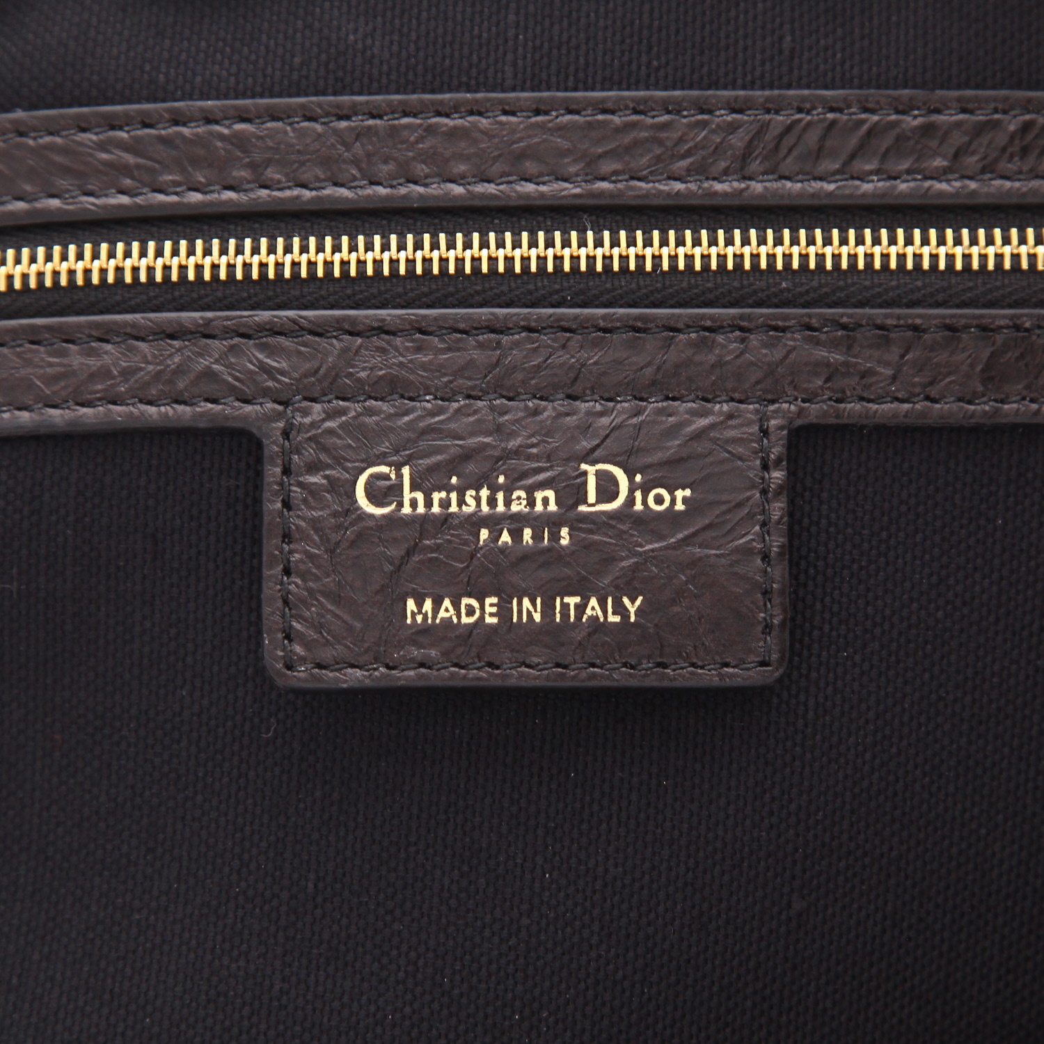 Sac à main Dior  Grand Tour Multipocket moyen modèle  en cuir vieilli noir - Detail D2
