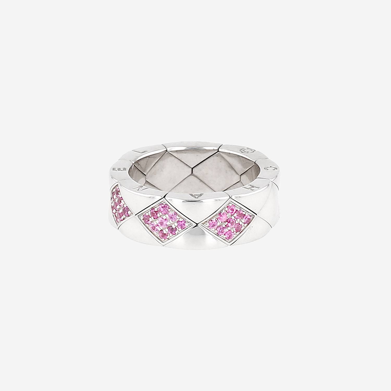 Half-flexible Chanel Matelassé ring in white gold and sapphires