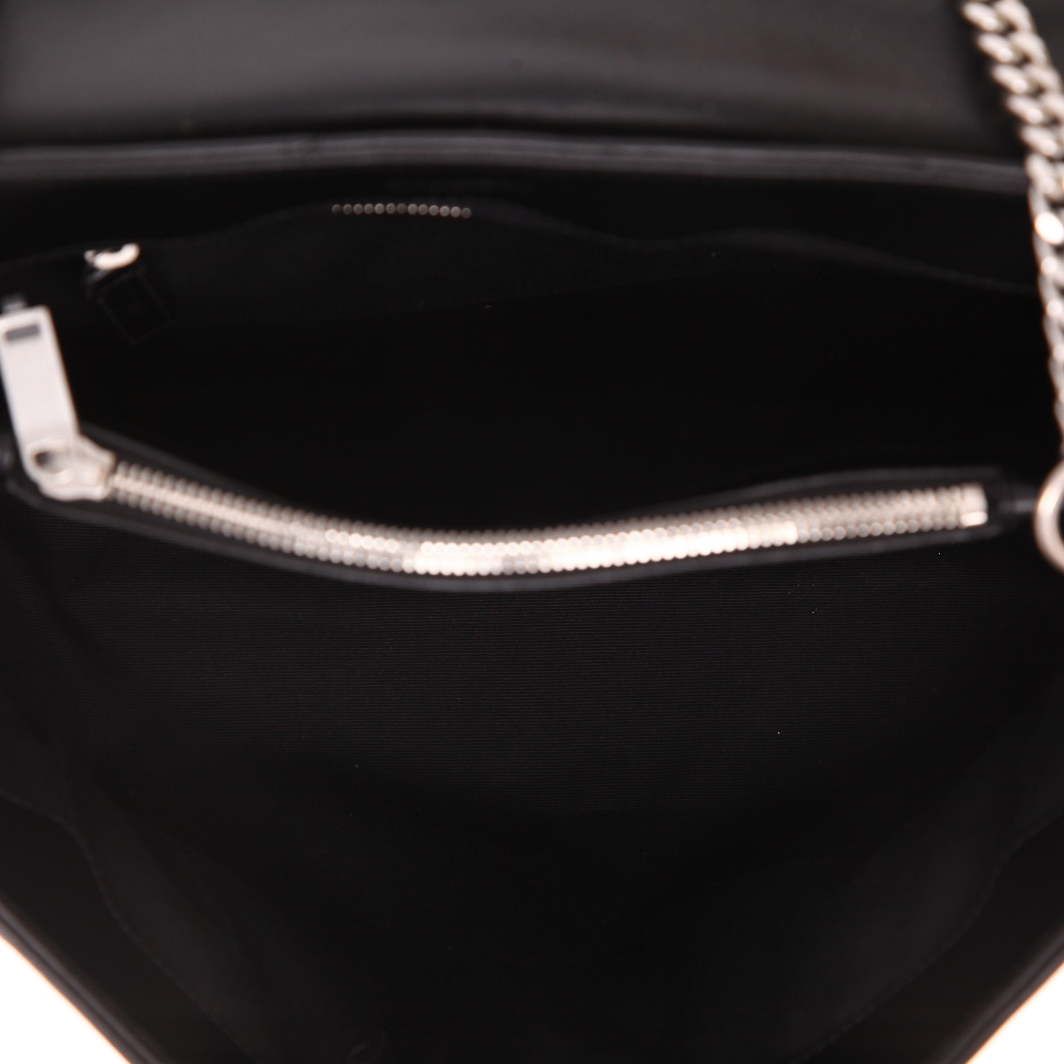 Bolso bandolera Saint Laurent  Loulou modelo mediano  en cuero acolchado con motivos de espigas negro - Detail D3