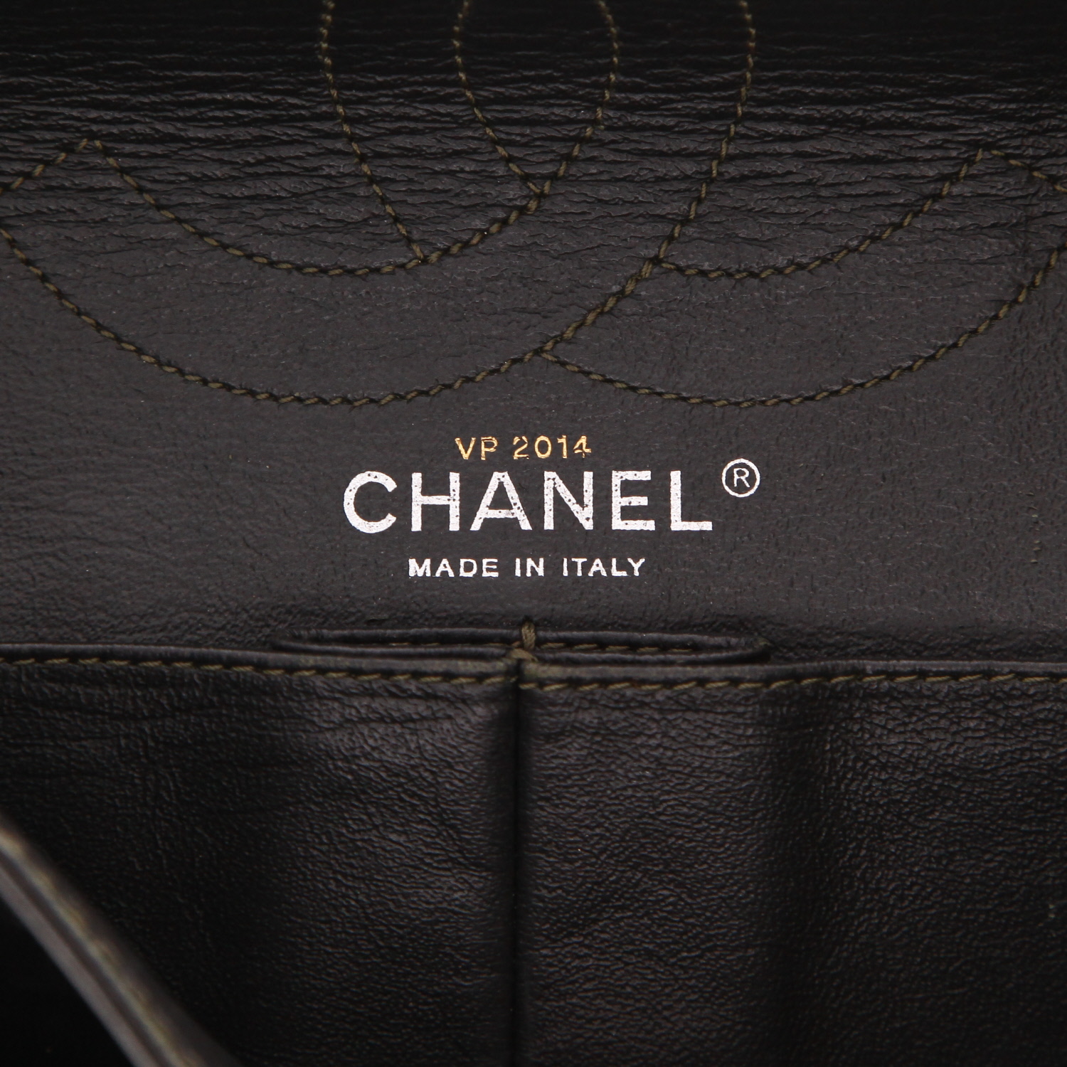 Sac bandoulière Chanel  2.55 en cuir verni matelassé vert - Detail D2