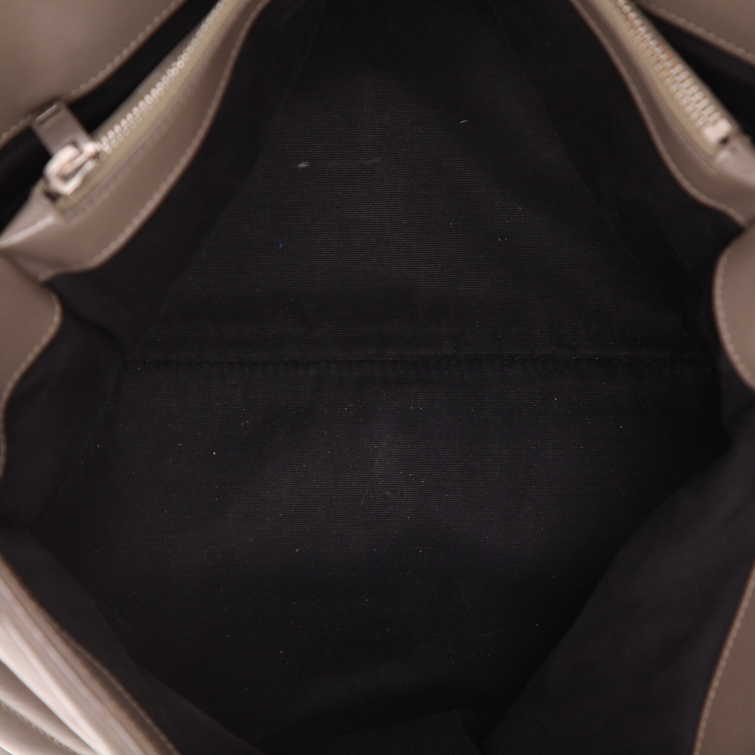 Sac à main Saint Laurent  Loulou grand modèle  en cuir matelassé chevrons gris - Detail D4