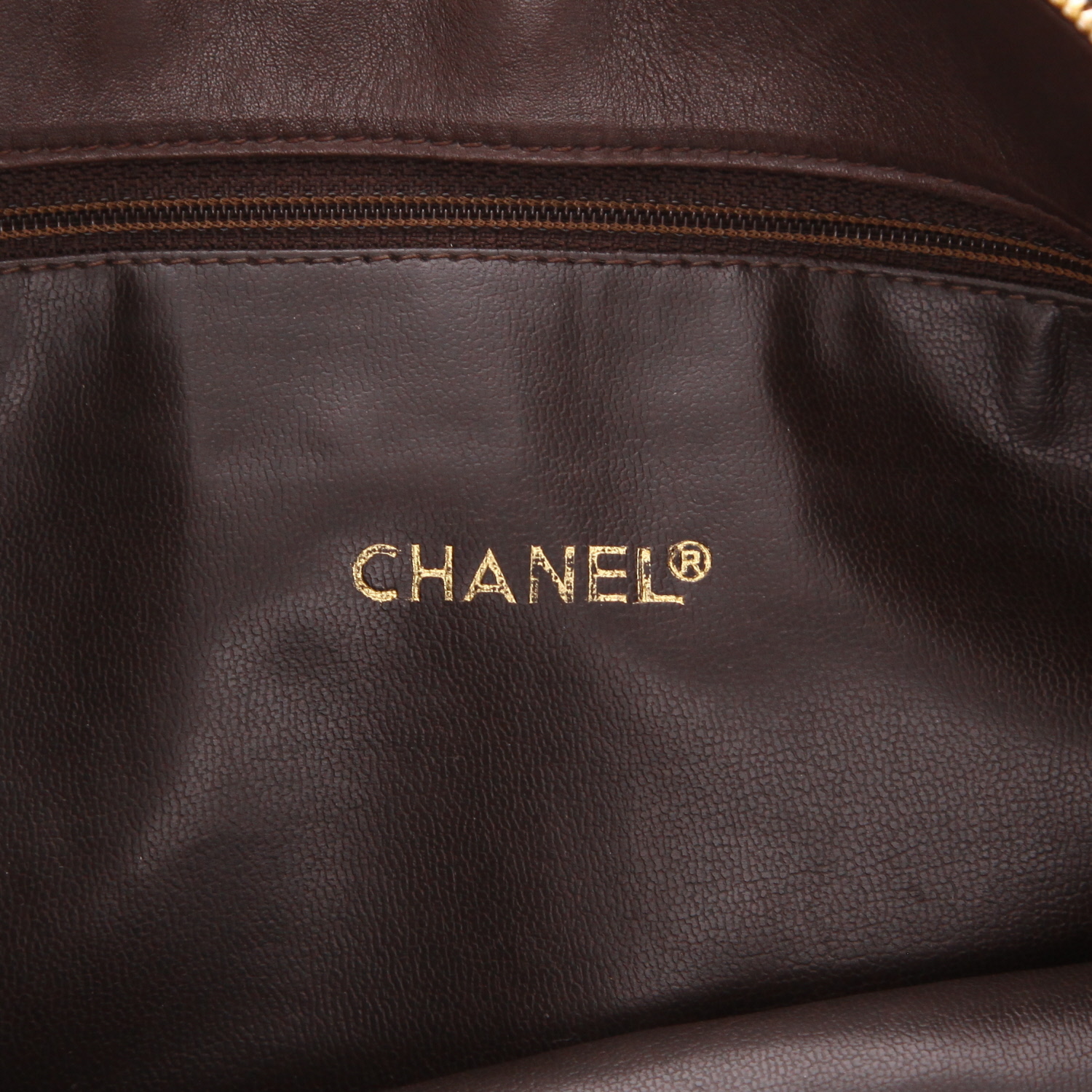 Bolso para llevar al hombro Chanel  Vintage Shopping en cuero acolchado marrón - Detail D2