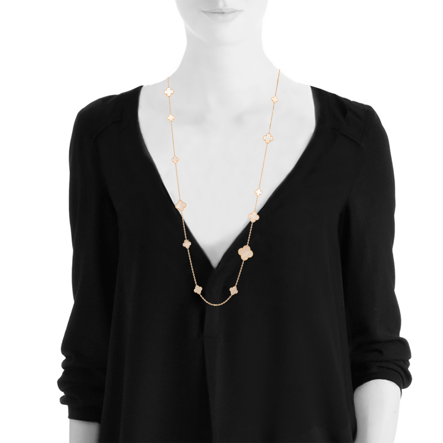 Van Cleef 
Arpels Magic Alhambra long necklace in yellow gold and mother of pearl - Detail D1