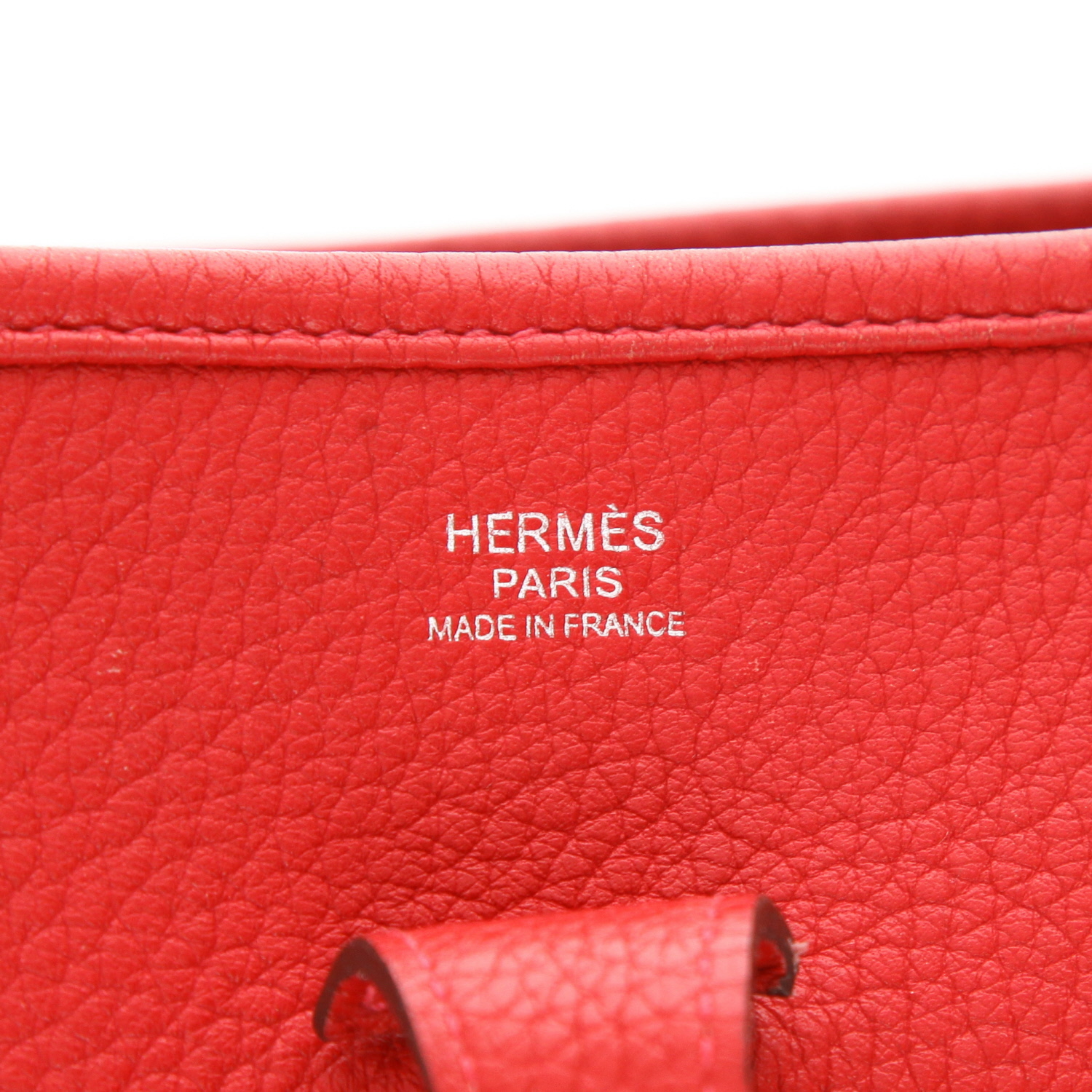 Sac bandoulière Hermès  Evelyne III en cuir togo rouge - Detail D2