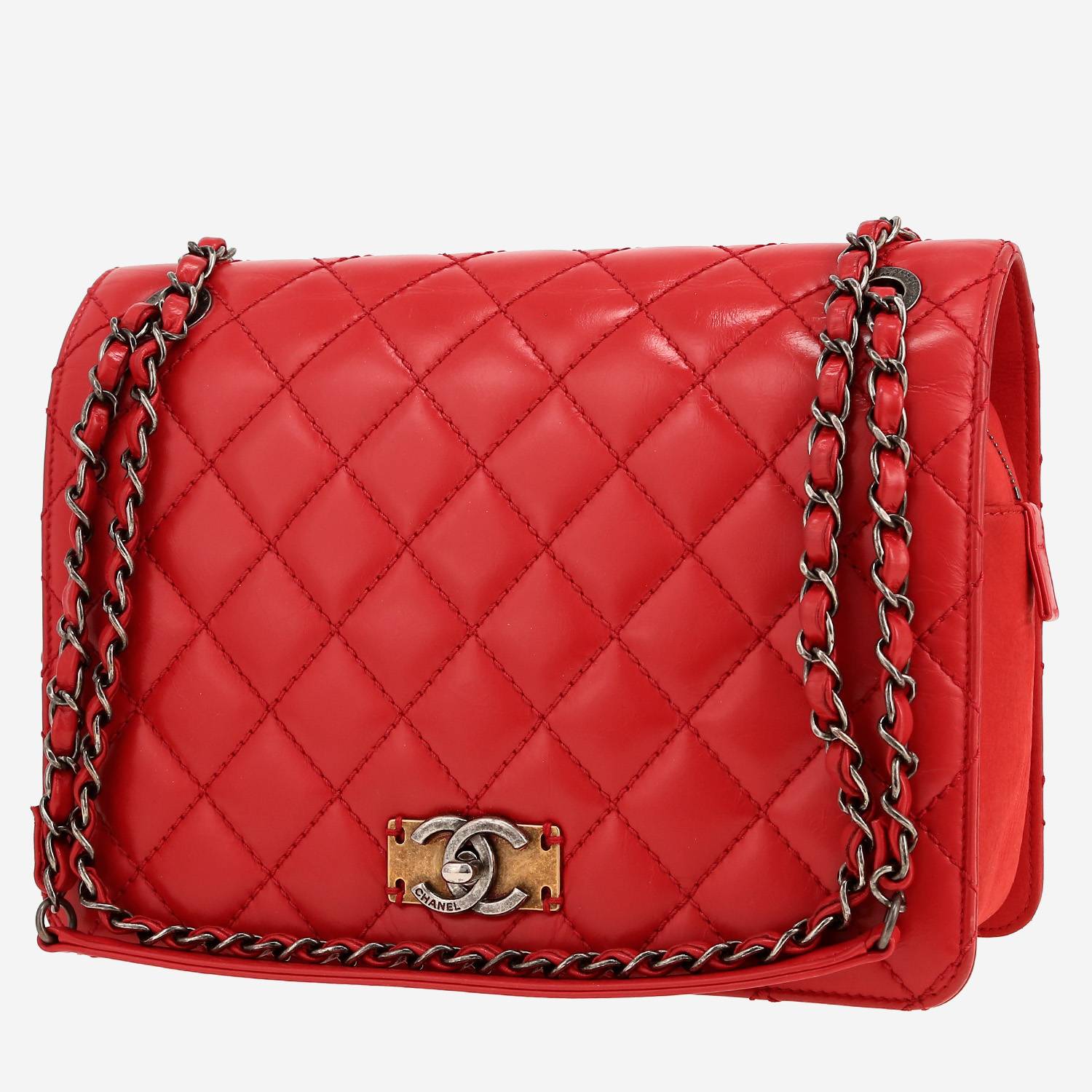 Chanel   shoulder bag  in red quilted leather
