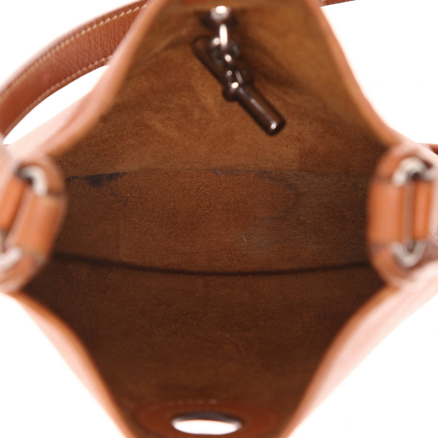 Bolso bandolera Hermès  Vespa en cuero Courchevel color oro - Detail D3