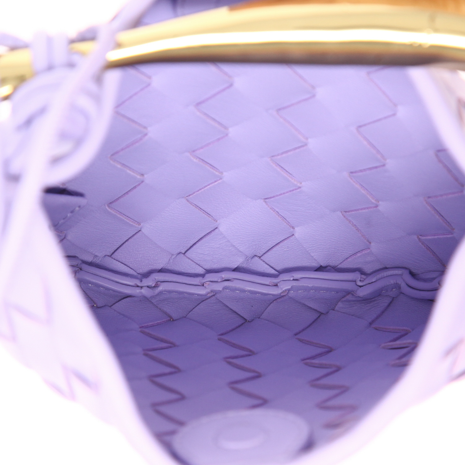 Sac bandoulière Bottega Veneta  Sardine micro modèle  en cuir intrecciato violet - Detail D3
