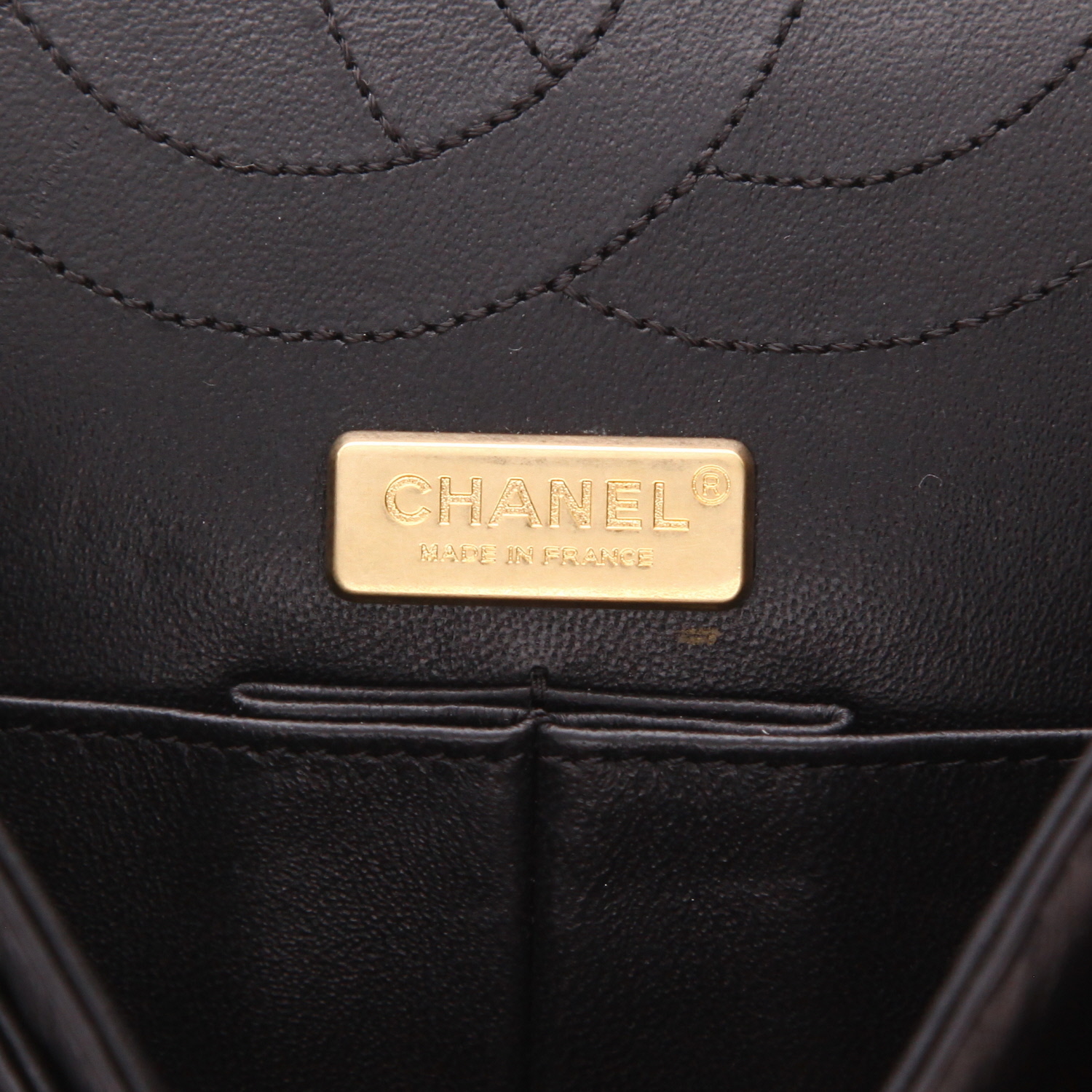 Chanel  2.55 shoulder bag  in black quilted leather - Detail D2