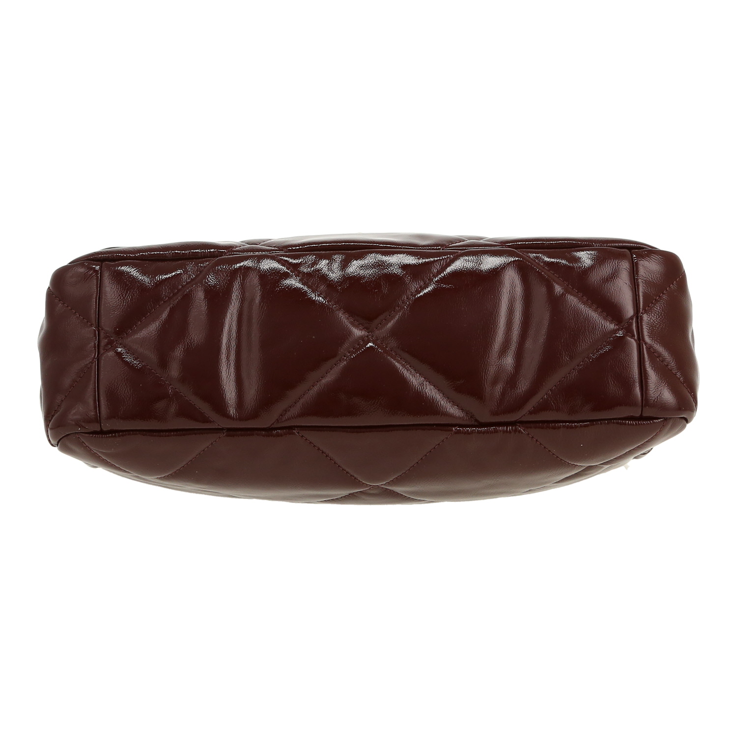 Bolso bandolera Chanel  19 en charol acolchado color burdeos - Detail D1