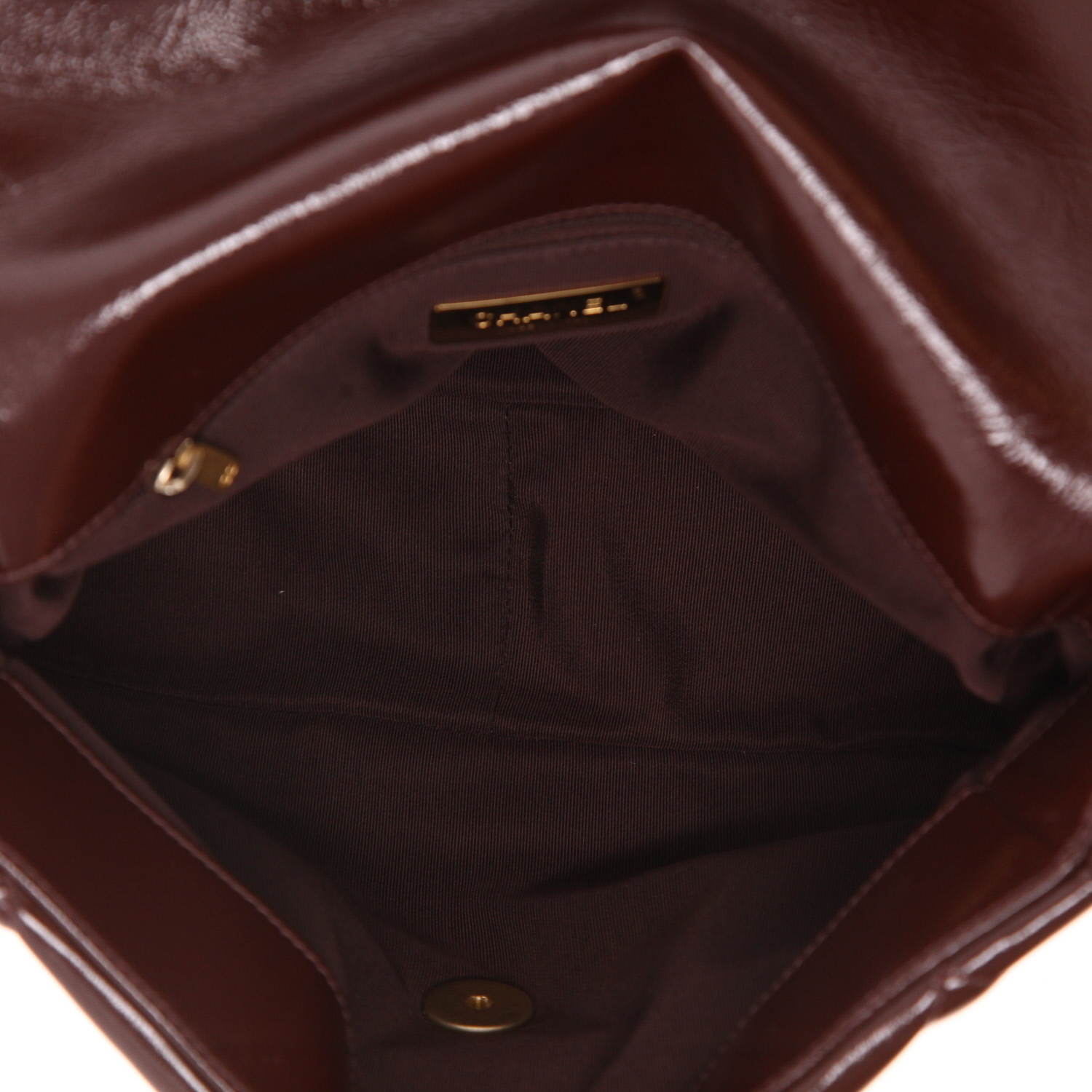 Sac bandoulière Chanel  19 en cuir verni matelassé bordeaux - Detail D3