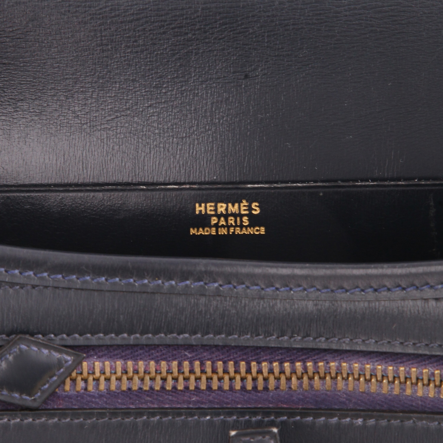 Bolso para llevar al hombro o en la mano Hermès  Balle De Golf en cuero box azul marino - Detail D2