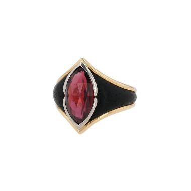 Rene Boivin  ring in yellow gold, ebony and garnet