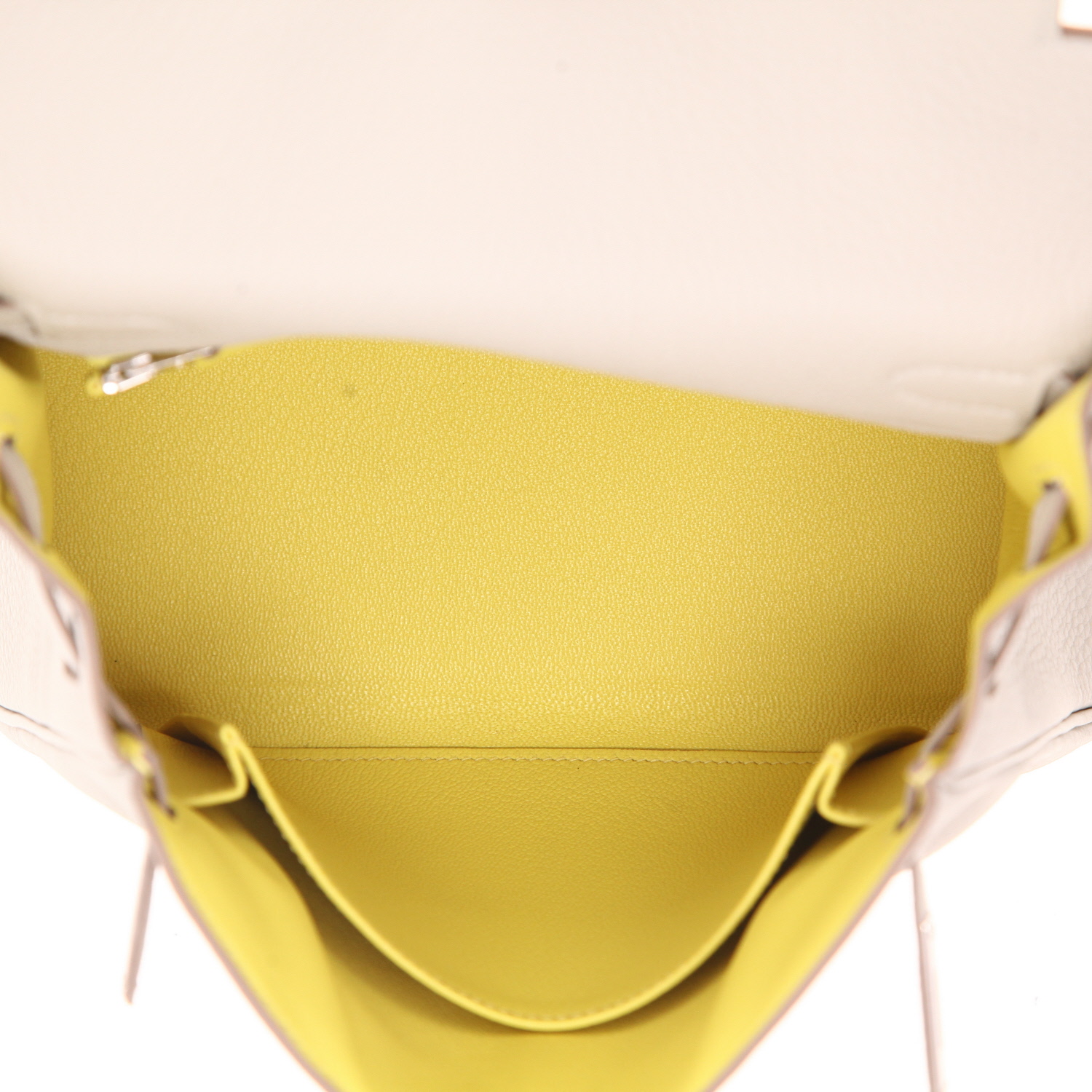 Bolso de mano Hermès  Kelly 25 cm en cuero togo Gris Perle - Detail D3