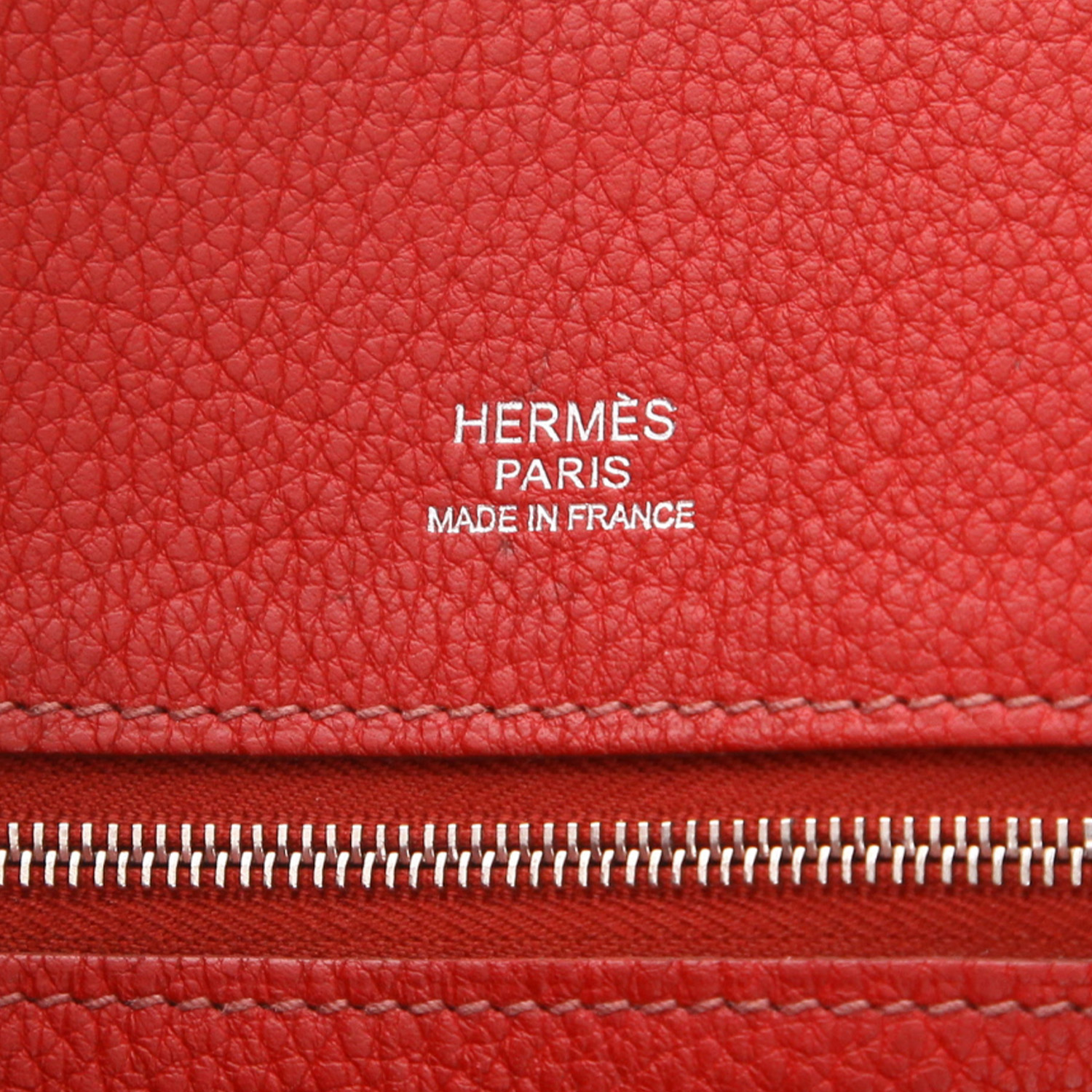 Bolso de mano Hermès Victoria de piel Togo roja - Detail D2
