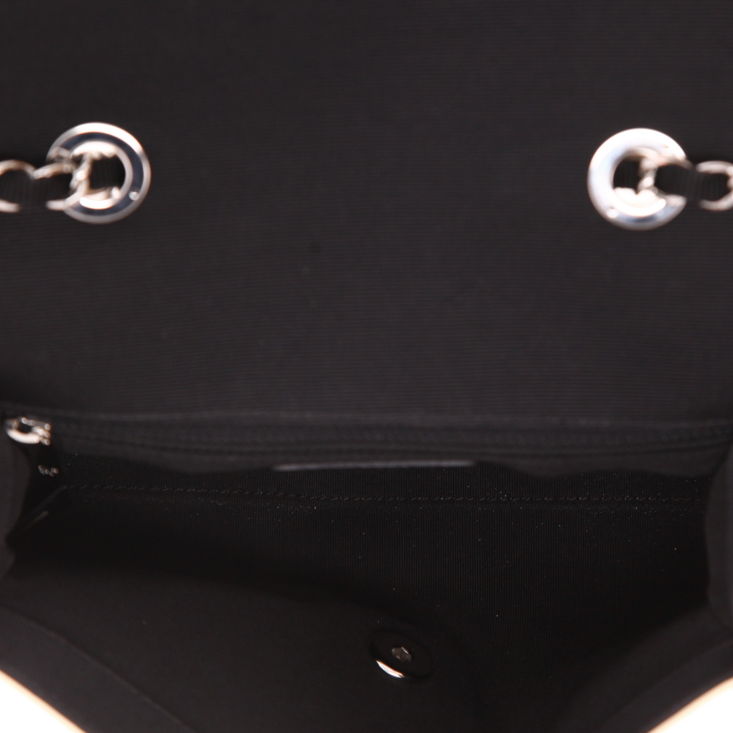 Chanel   shoulder bag  in black and beige leather - Detail D3