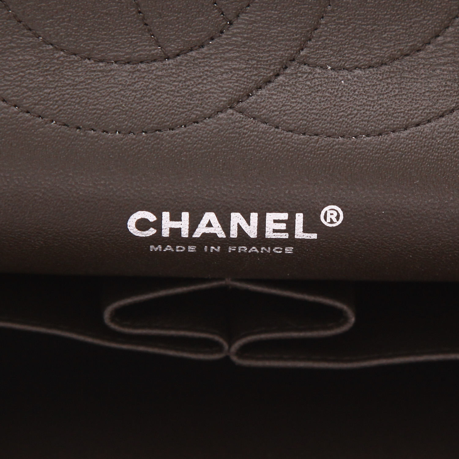 Chanel  Timeless Jumbo shoulder bag  in brown, burgundy and black tricolor  quilted leather - Detail D2