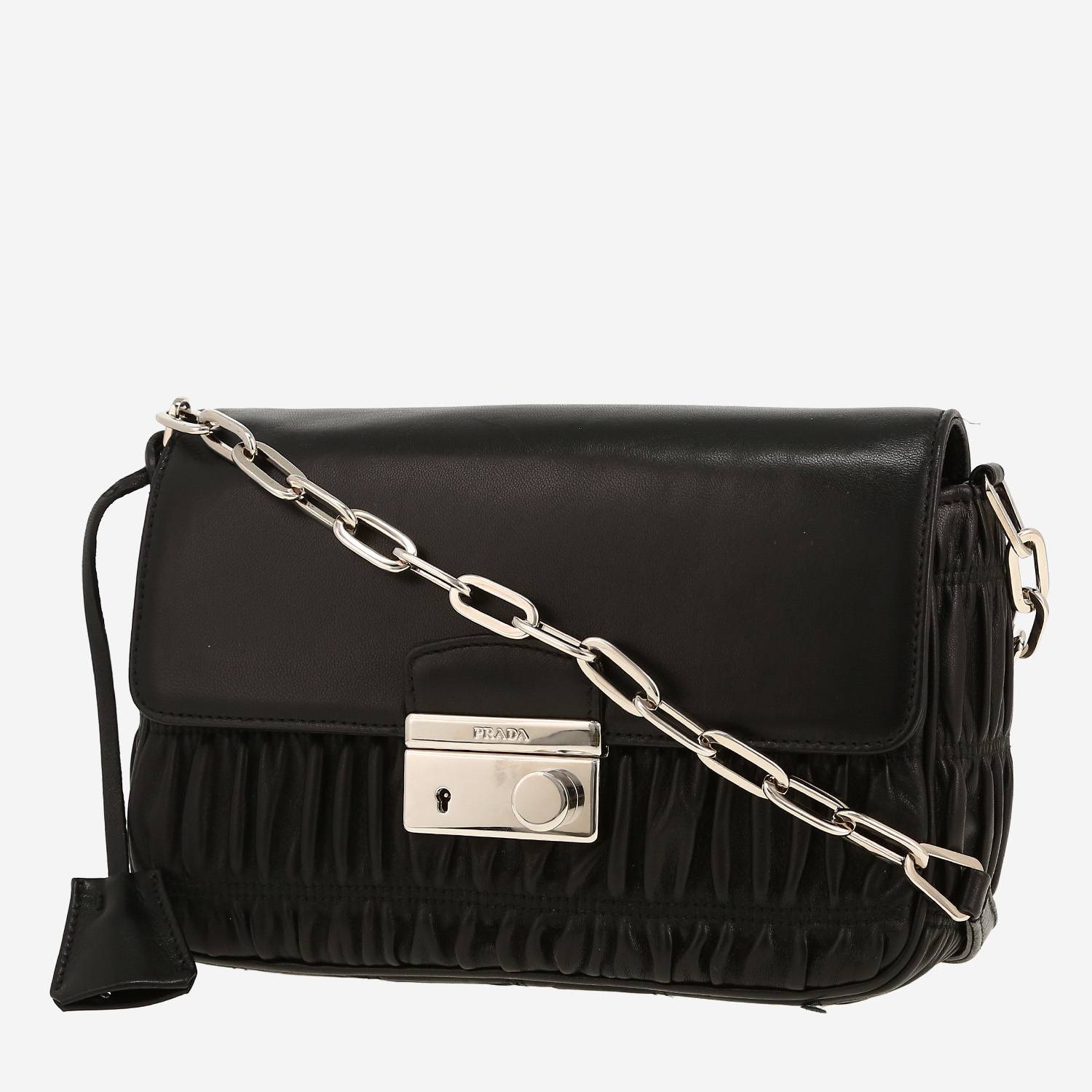 Bolso de mano Prada   en cuero acolchado negro