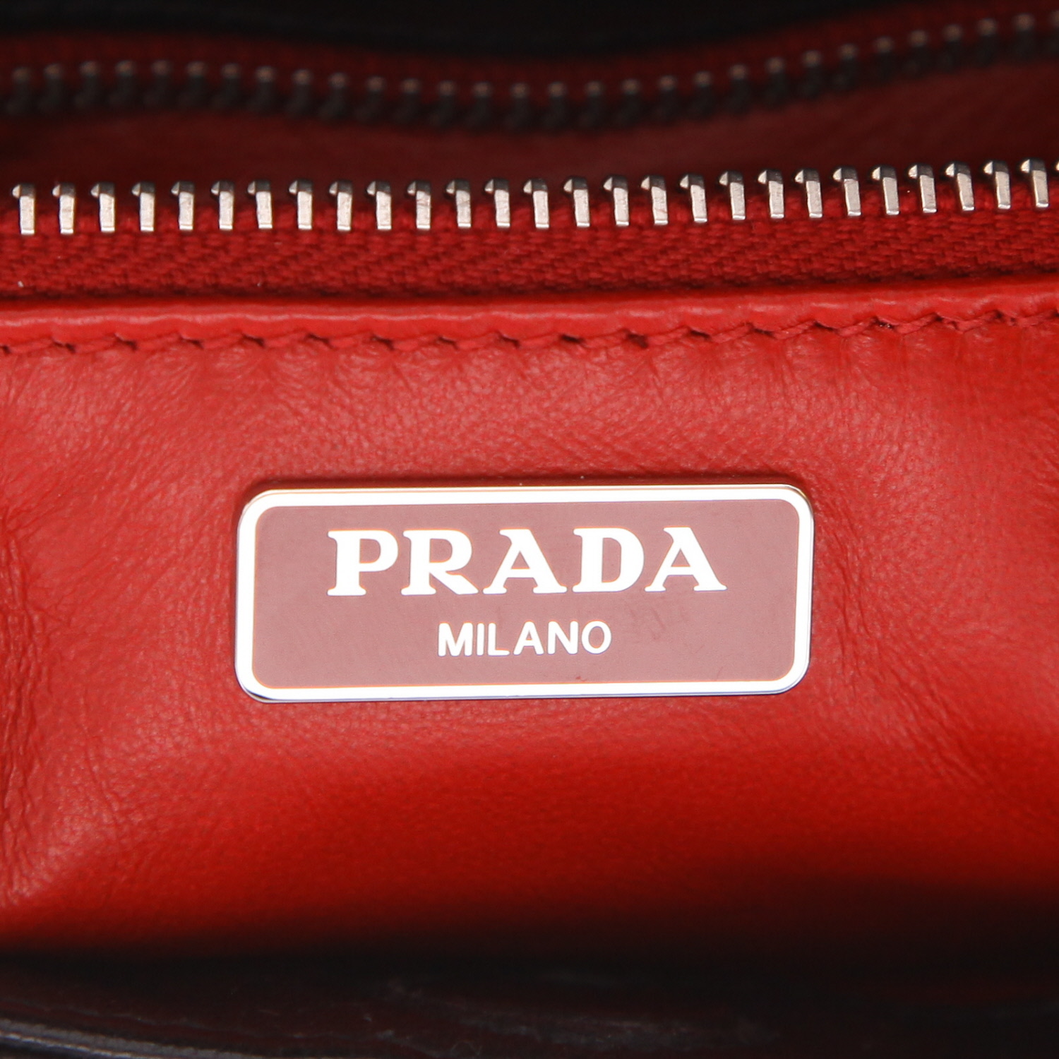 Sac à main Prada   en cuir matelassé noir - Detail D2