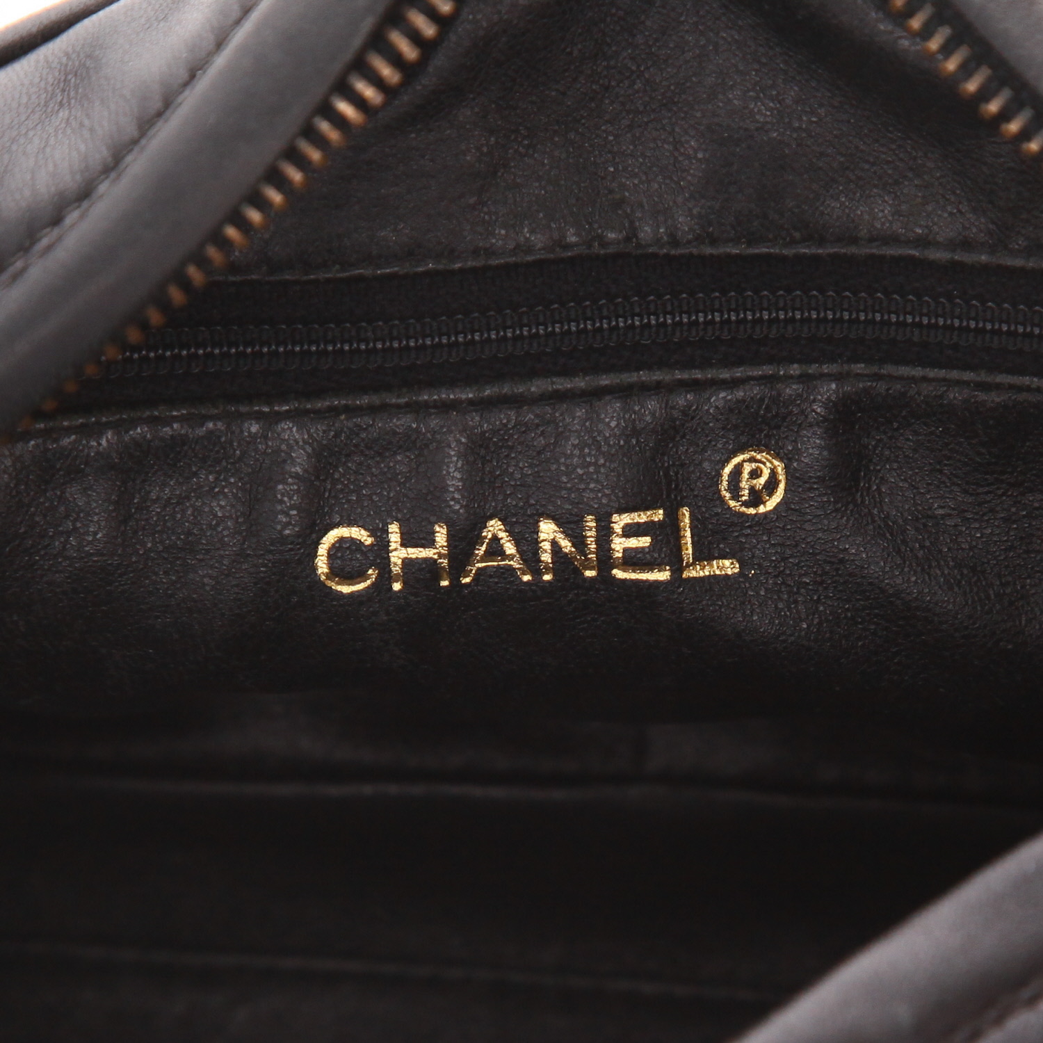 Sac à main Chanel  Vintage en cuir matelassé noir - Detail D2