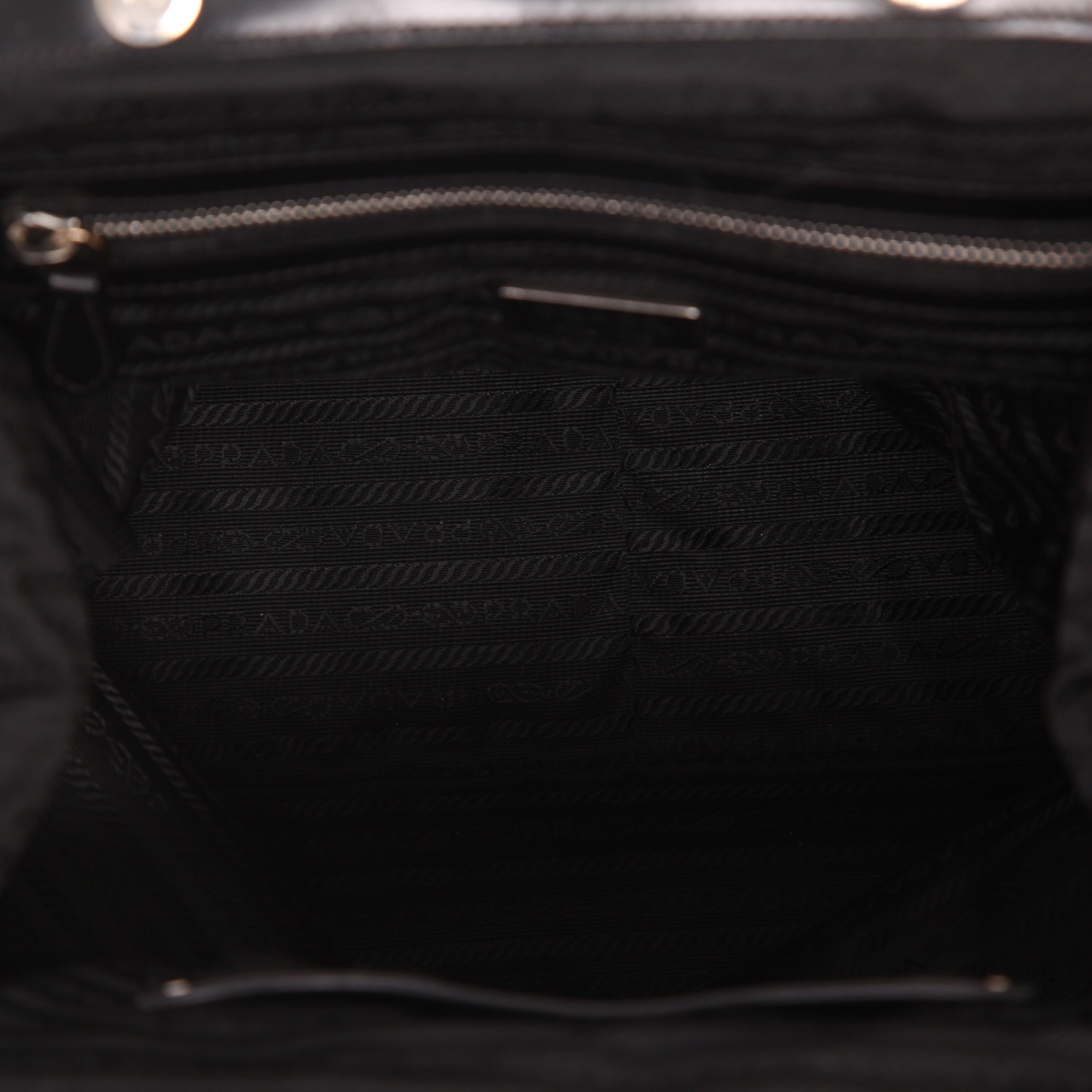 Bolso de mano Prada   en lona negra y cuero negro - Detail D3