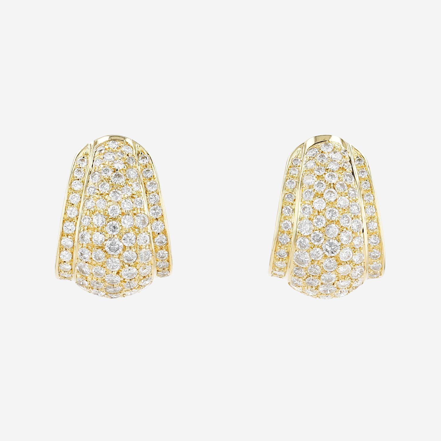 Vintage  earrings in yellow gold and diamonds