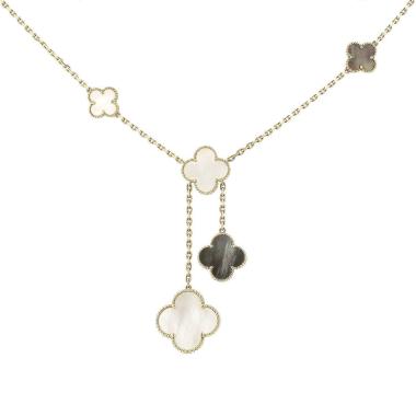Collana Van Cleef 
Arpels Magic Alhambra in oro giallo, madreperla e onice