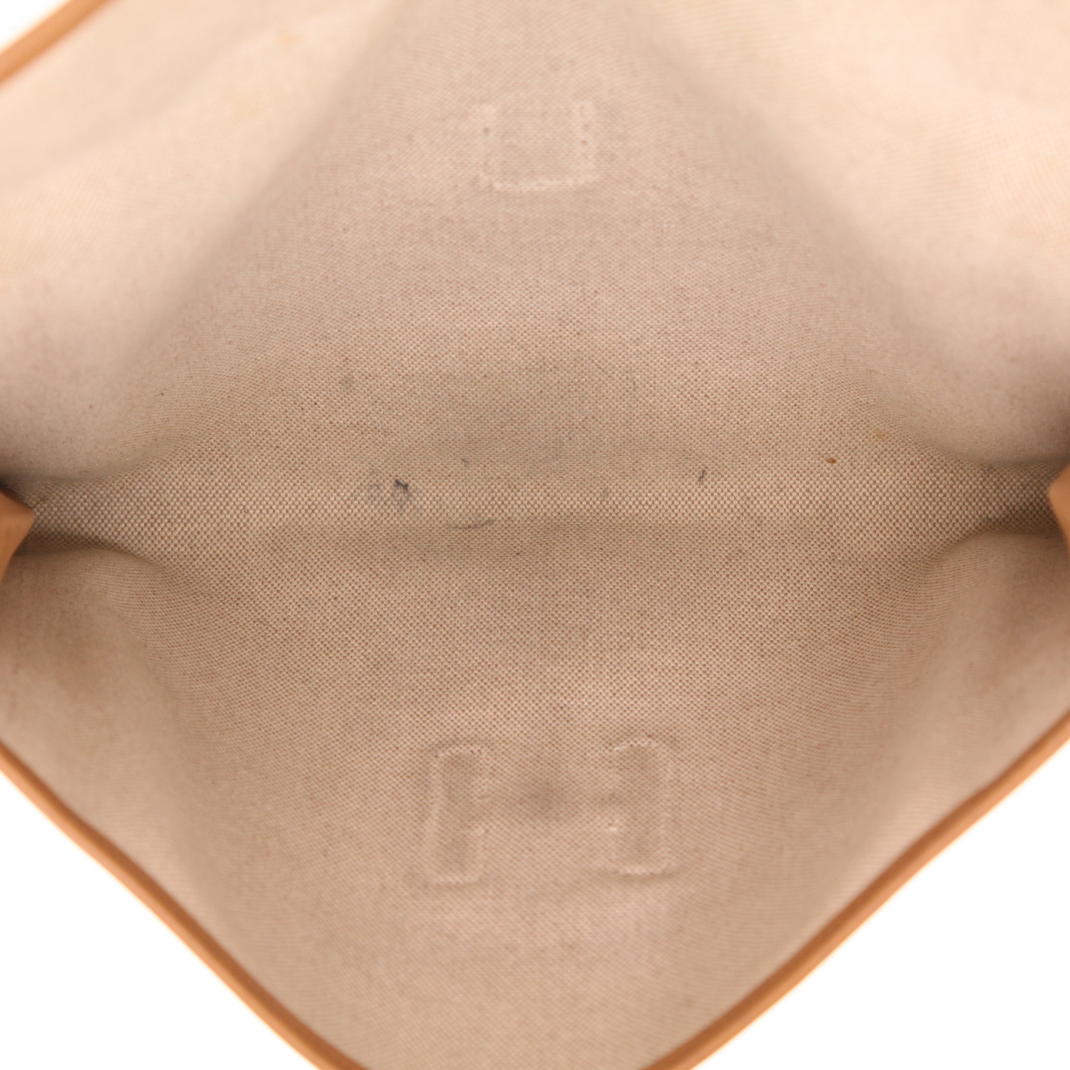 Hermès Jige pouch in gold Courchevel leather - Detail D3