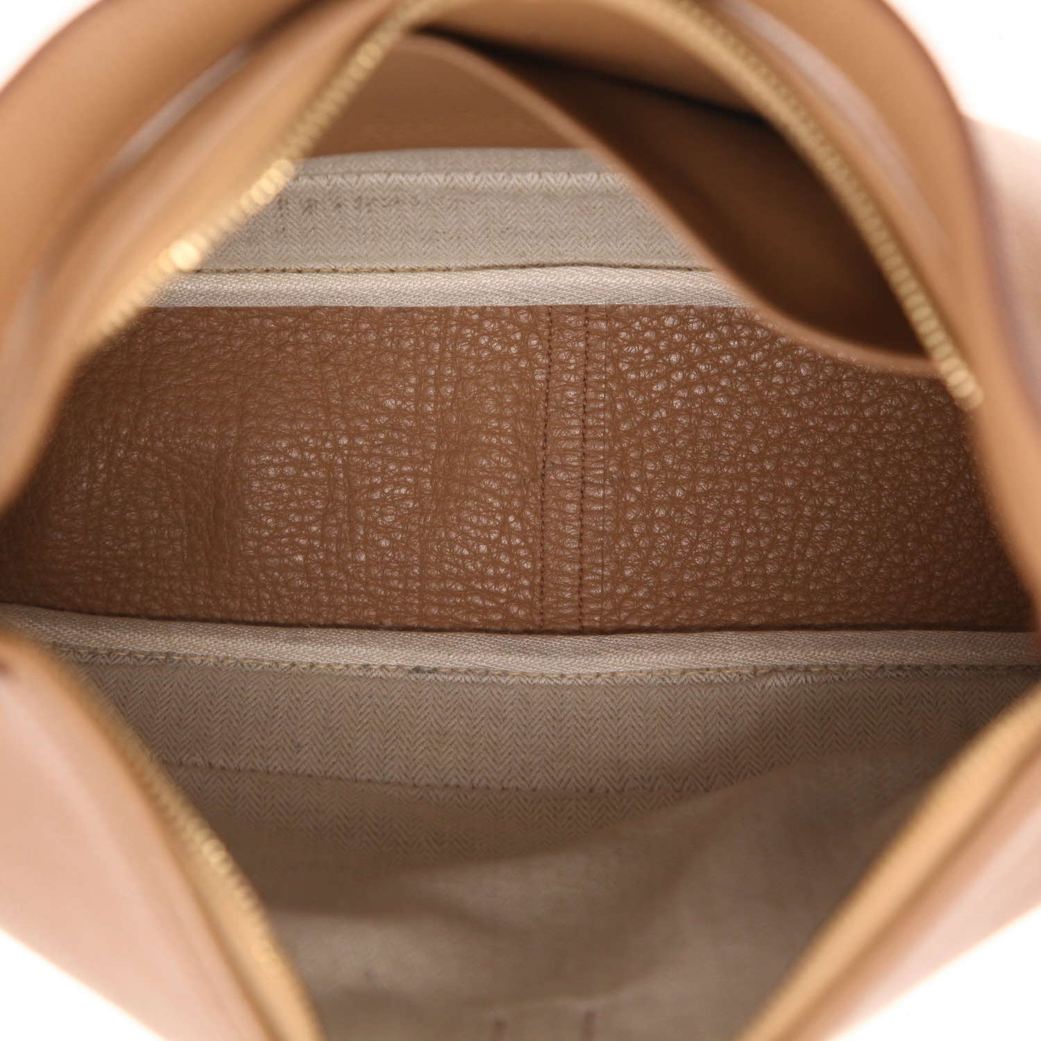 Hermès  Trim bag worn on the shoulder or carried in the hand  in beige leather - Detail D3