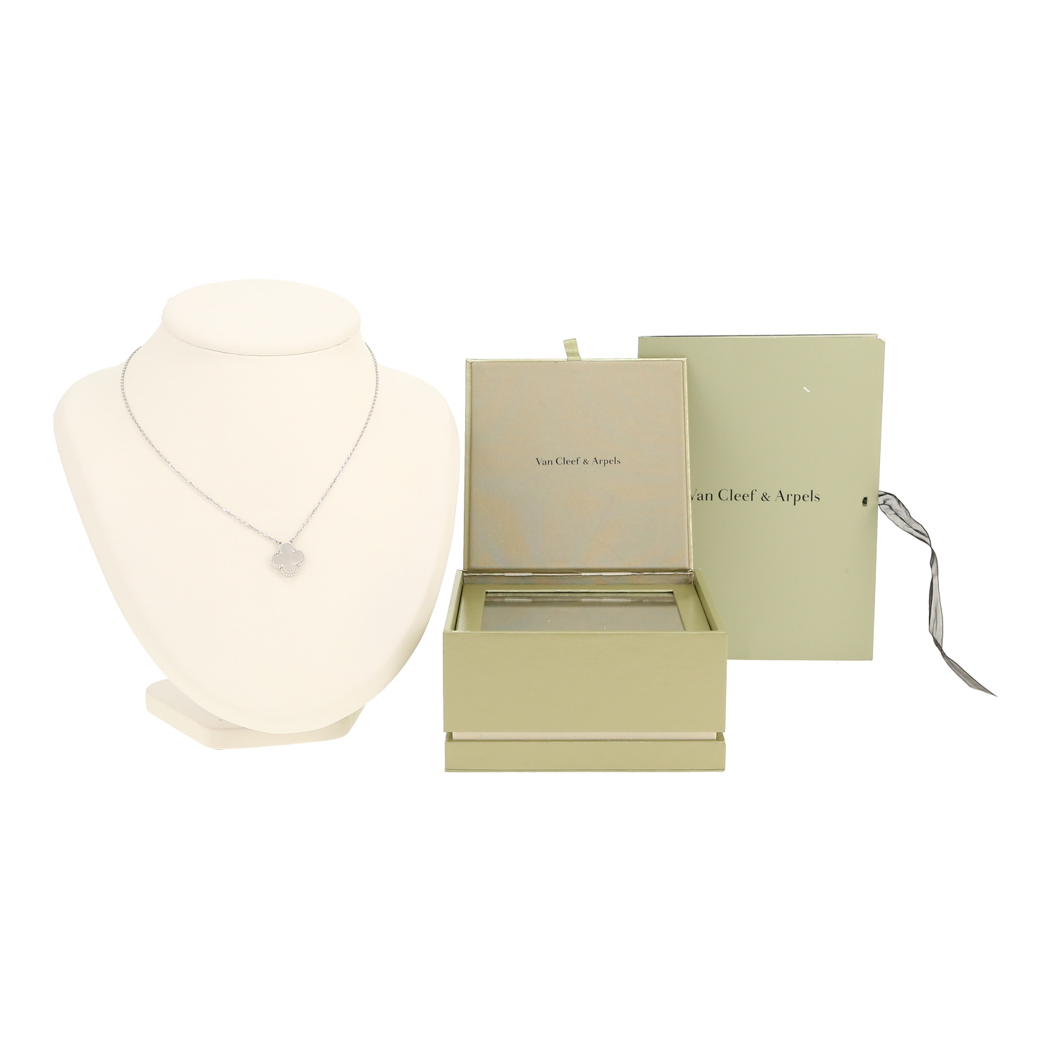 Collier Van Cleef & Arpels Vintage Alhambra en or blanc et nacre - Detail D2