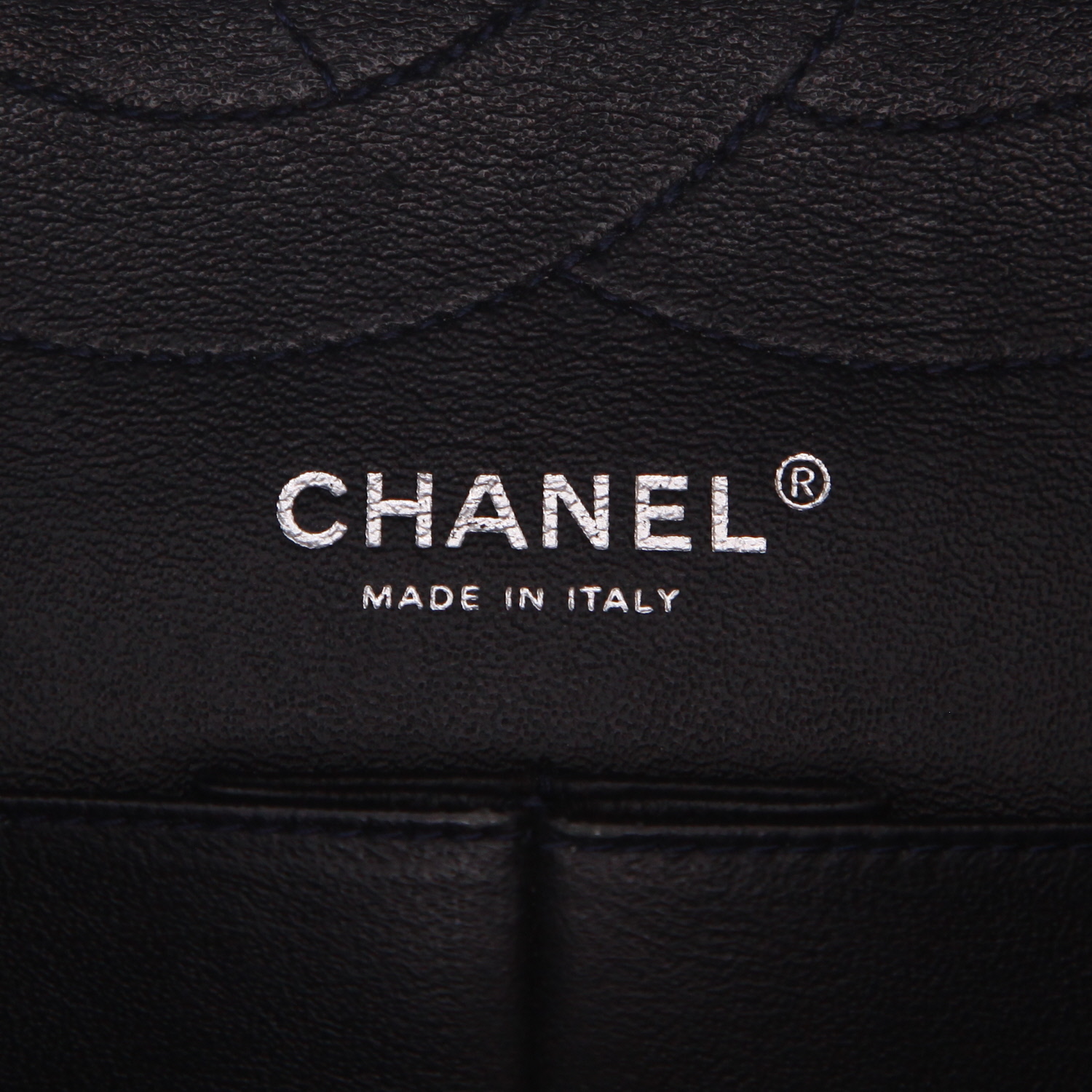 Bolso bandolera Chanel  2.55 en jersey azul marino - Detail D2