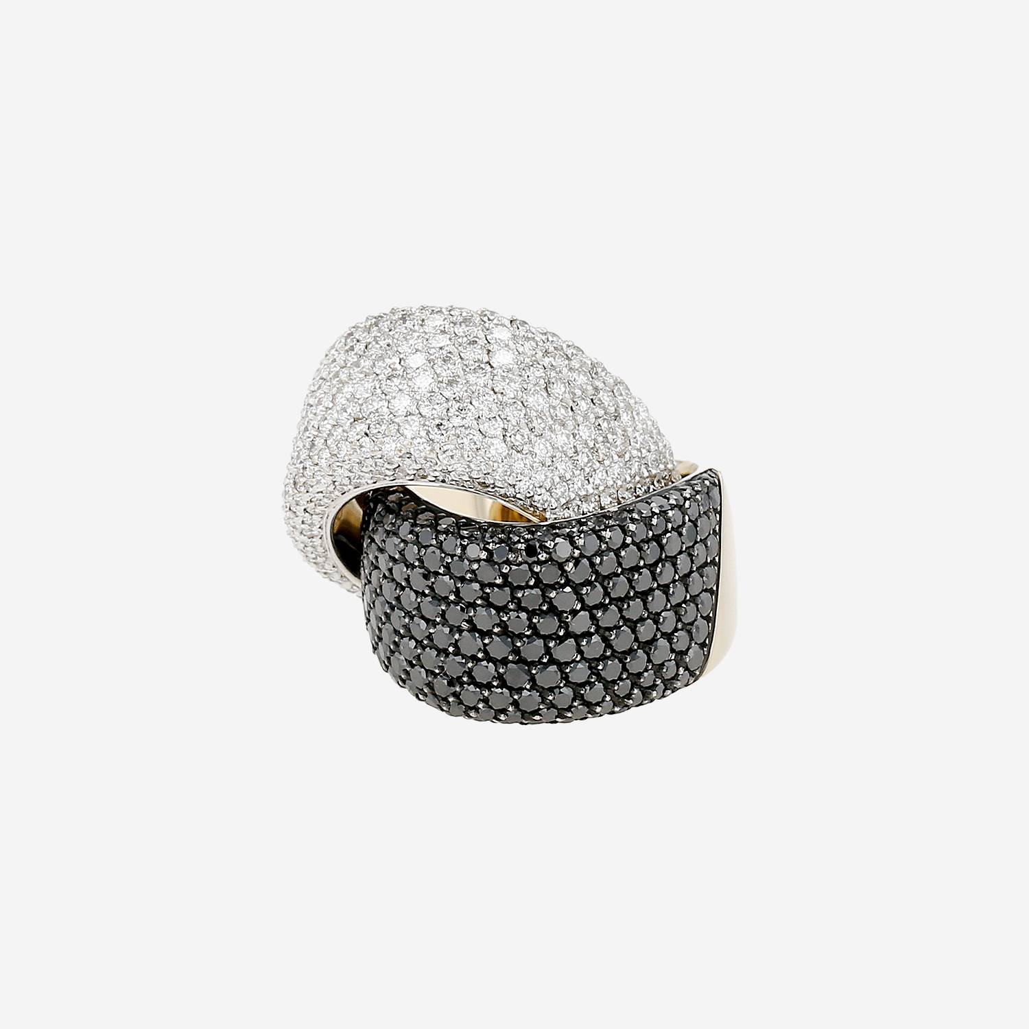 Vhernier Abbraccio ring in Non-rhodium-plated white gold and diamonds