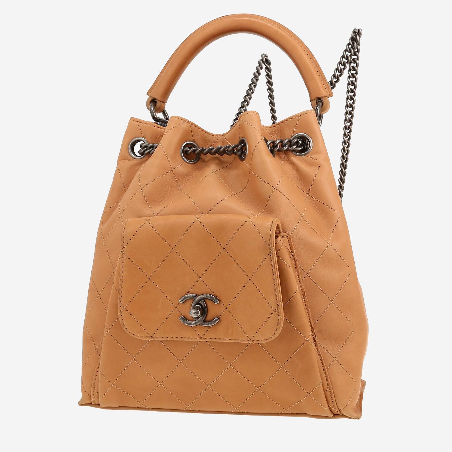 Chanel   backpack  in beige quilted leather