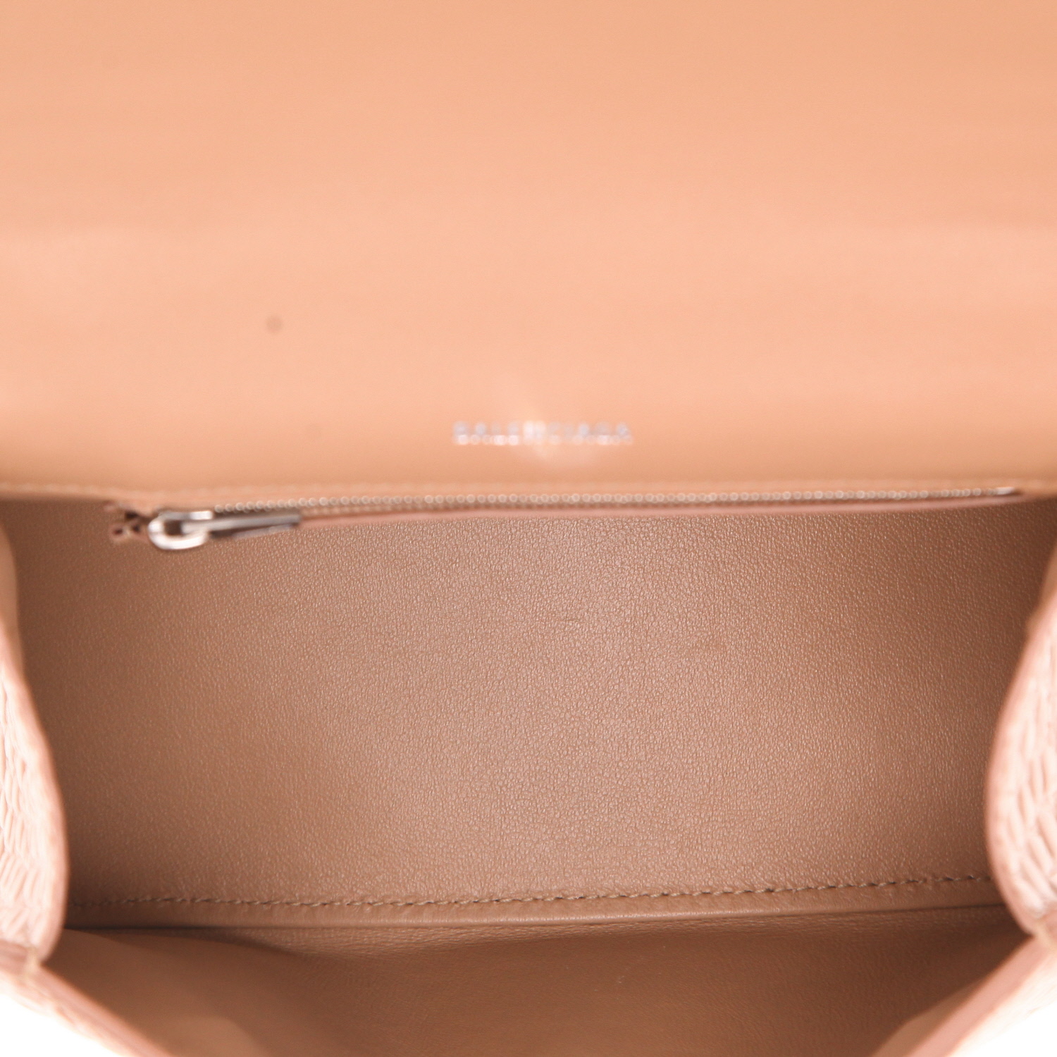 Bolso bandolera Balenciaga  Hourglass modelo pequeño  en charol beige - Detail D3