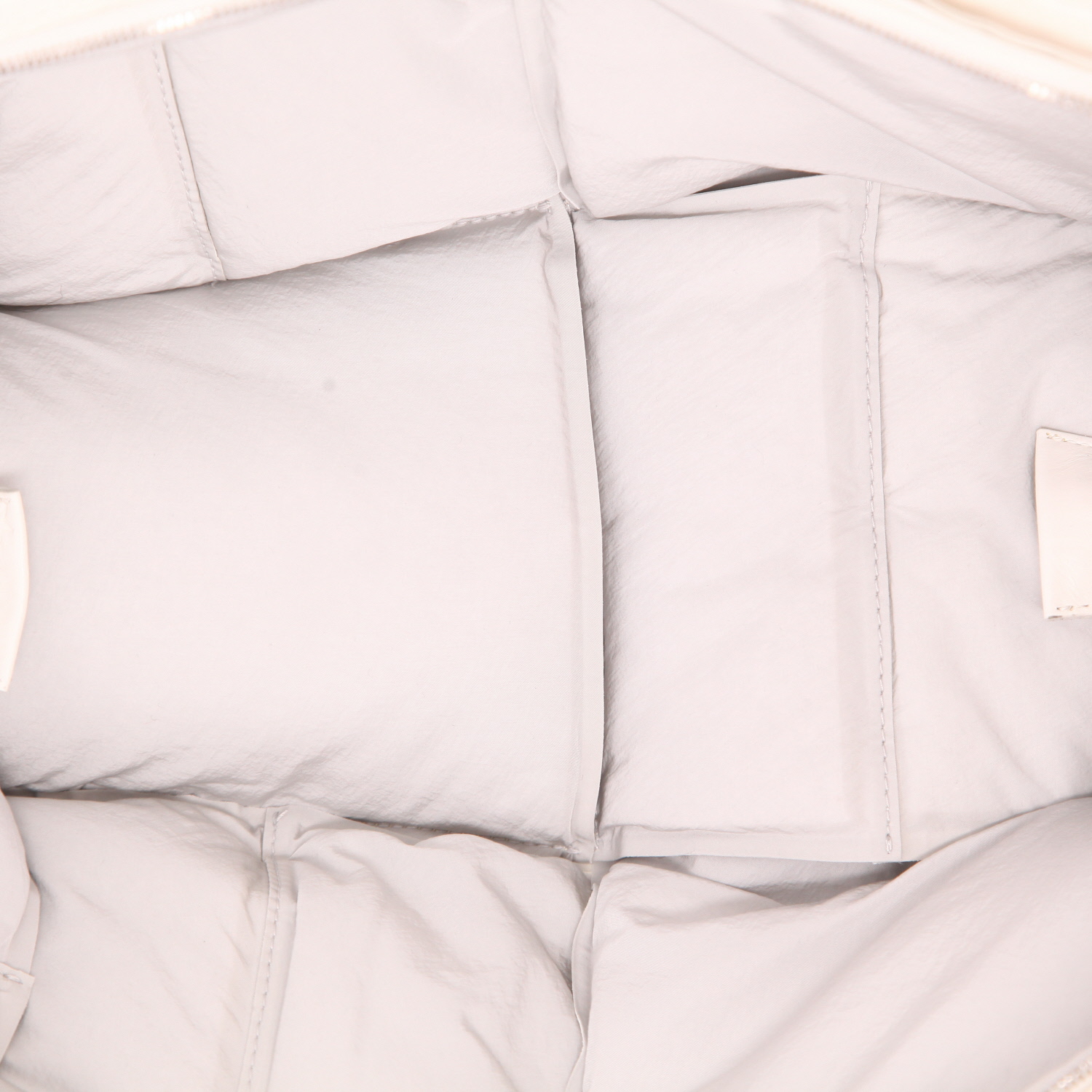 Bolsito de mano Bottega Veneta  Padded Cassette en cuero intrecciato blanco - Detail D3