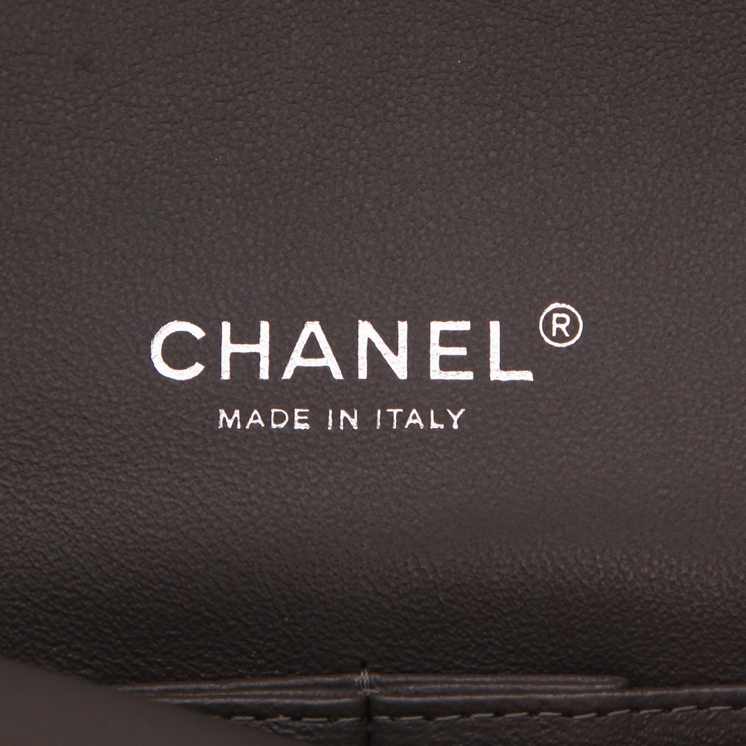 Bolso bandolera Chanel  Timeless Maxi Jumbo en cuero acolchado gris - Detail D2